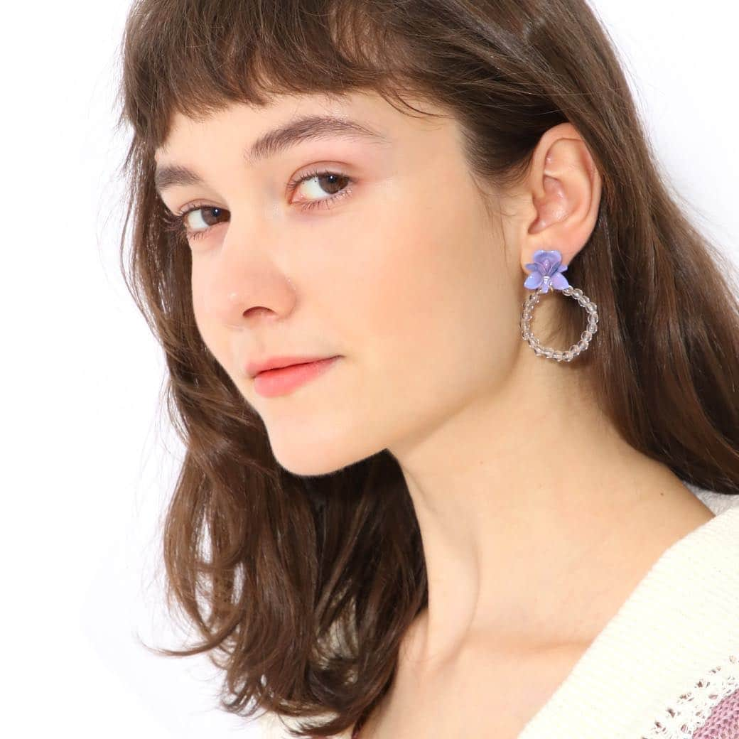 ハニーサロンバイフォピッシュさんのインスタグラム写真 - (ハニーサロンバイフォピッシュInstagram)「. 【New】 . violette2WAYピアス ￥3,700+tax . 雨上がりのすみれをイメージしたピアス✨ お花の中でキラッと光るストーンがポイントです😘 . . #honeysalonbyfoppish #honeysalon #ハニーサロン #ハニサロ #ハニサロポーチ #ハニサロウェア #ハニサロアクセ #spring #springcollection #sumire #violets#violette #lavender #スミレ #すみれ #ラベンダー #セットアップ #ピアス」2月16日 12時20分 - honeysalon.official