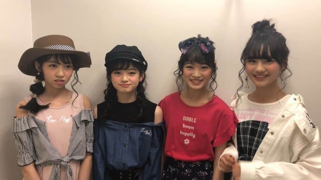 ニコ☆プチのインスタグラム：「. 4人からコメントもらいました😊 1部がんばりまーす！ #入江美沙希  #高比良由菜  #丸山真亜弥  #関谷瑠紀  #大丸神戸店  #ニコプチ」