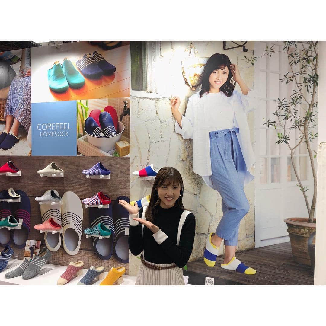 森脇亜紗紀さんのインスタグラム写真 - (森脇亜紗紀Instagram)「❤︎❤︎ たくさんの嬉しいコメント ありがとうございます☺️💓💓 無事コラボスリッパのご報告ができ、 皆さんが発売を楽しみにしてくれて 本当に嬉しいです♥️✨ 通称#アサキティ って呼んでます💕笑 ・ ・ 先日の東京インターナショナルギフトショーでは ニッポンスリッパ株式会社さんの ブースが出展されていて、 今回も素敵な新製品のスリッパと共に 私の大きなポスターなどたくさんの 広告を掲載して下さいました🙏🏻💕 もちろん✨ #アサキティ スリッパも とっても目立つ場所に、、！🙇🏻‍♀️✨ ・ 今回このようなコラボレーション商品に 初めて携わらせて頂けた事、 社長やニッポンスリッパの皆さんには 本当に感謝です😊💓 ・ #アサキティ スリッパはもちろん✨ ニッポンスリッパさんのスリッパを さらに沢山の方に愛用して頂けたら 嬉しいです(*´꒳`*)💕まずは！！ 📌 • 2月21日 Sanrio ECショップ、 • 3月1日 Amazon コラボレーションスリッパ発売日✨ 1200足限定、ネットでの販売なので 店頭に行けない方も大丈夫ですよー😙 ぜひぜひ、チェックお願いします💕 #ニッポンスリッパ株式会社 #東京インターナショナルギフトショー #Sanrio#ハローキティ #コラボスリッパ#アサキティ #イメージキャラクター#森脇亜紗紀」2月16日 13時36分 - asaki516