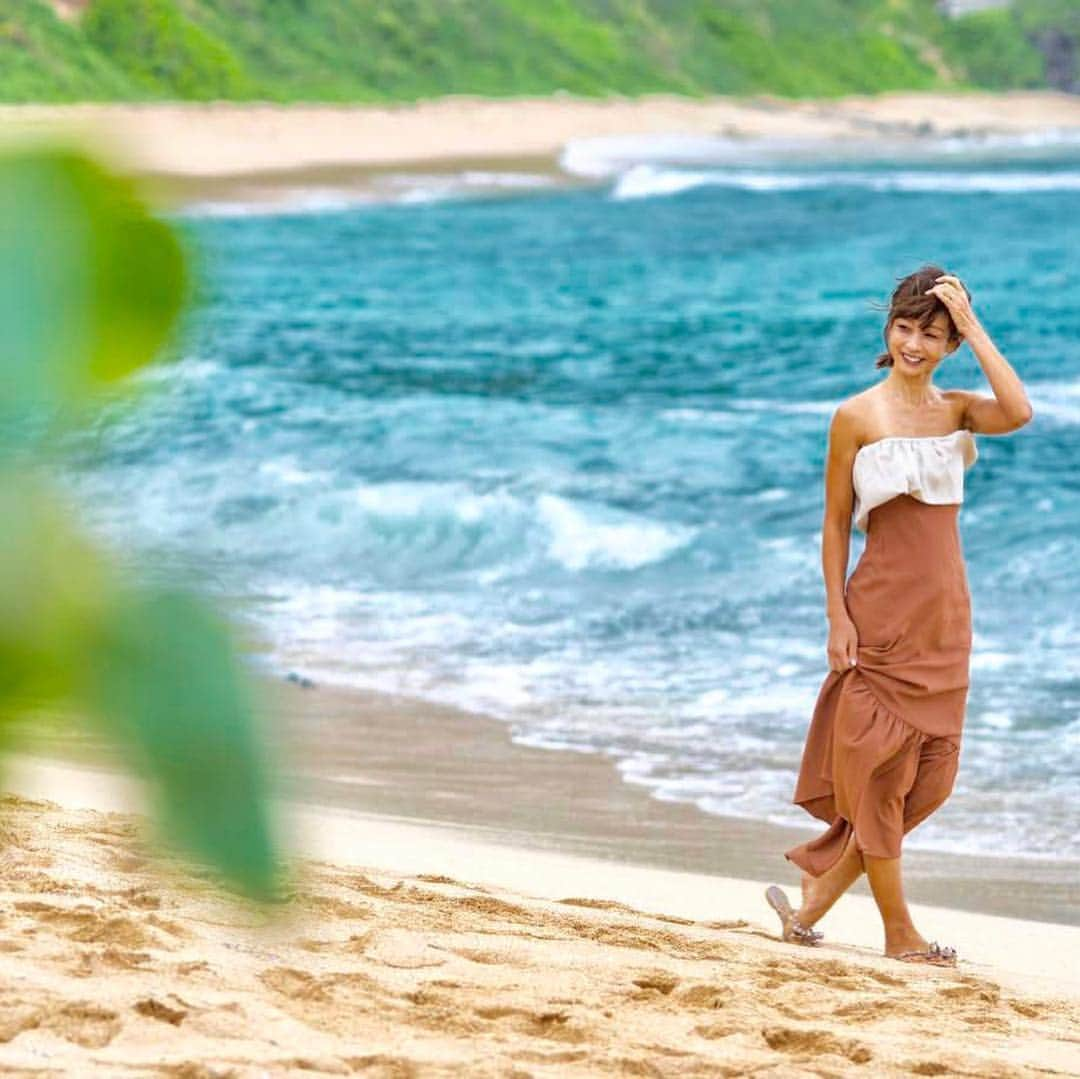 花田美恵子さんのインスタグラム写真 - (花田美恵子Instagram)「出来れば独りより2人の方がいいって思った... 楽しいことも、悲しいことも。 いつもありがとう✨  Photo by @uhisac  hair and makeup @mirror_m_h  #hawaii #hawaiilife #photoshoot #smile #ハワイ #ハワイ生活 #撮影 #美st #最新号 #アザーカット #ありがとう」2月16日 14時18分 - hawaiimieko