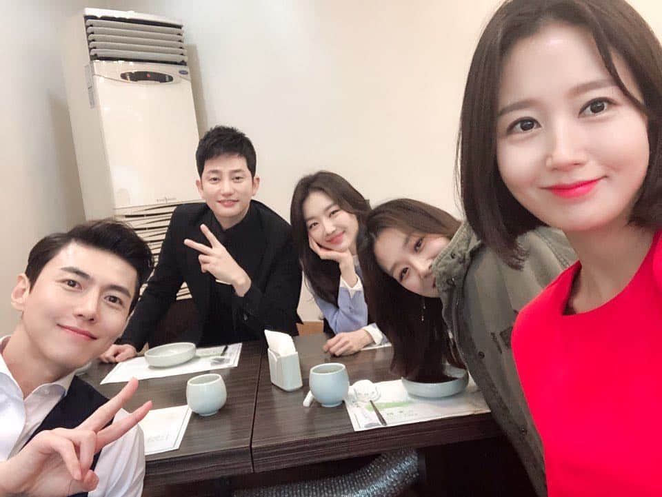 チャン・ヒジンのインスタグラム：「오늘은 바벨데이~~ 본방사수 해야죠💋#바벨 #본방사수 #티비조선 #10시 50분」