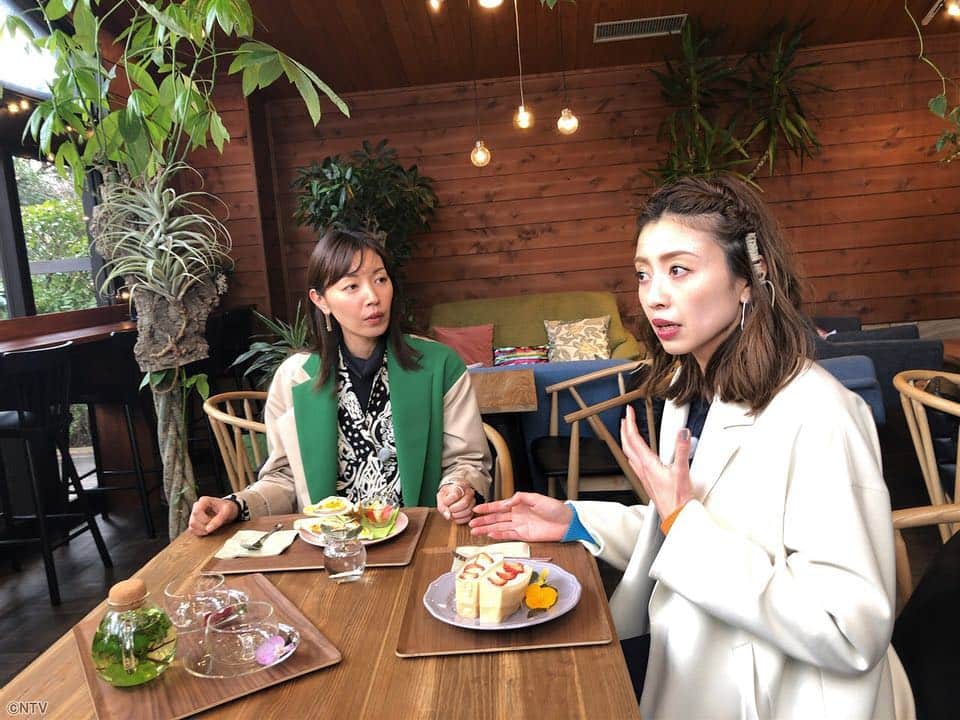 のインスタグラム：「🚗💨運転大好き片瀬那奈のドライブ企画第2弾❗️ 👀今回のゲストはトレンディドラマから時代劇まで、様々な役を演じ分ける実力派女優の滝沢沙織さん❣️ ☝🏻実は片瀬と同期、古くからの大親友なんです🤗片瀬の運転で箱根のパンの名店をめぐります🍞🥐🥖 . #シューイチプレミアム #片瀬那奈 #滝沢沙織 #箱根 #ドライブ #シューイチ #shu1tv」
