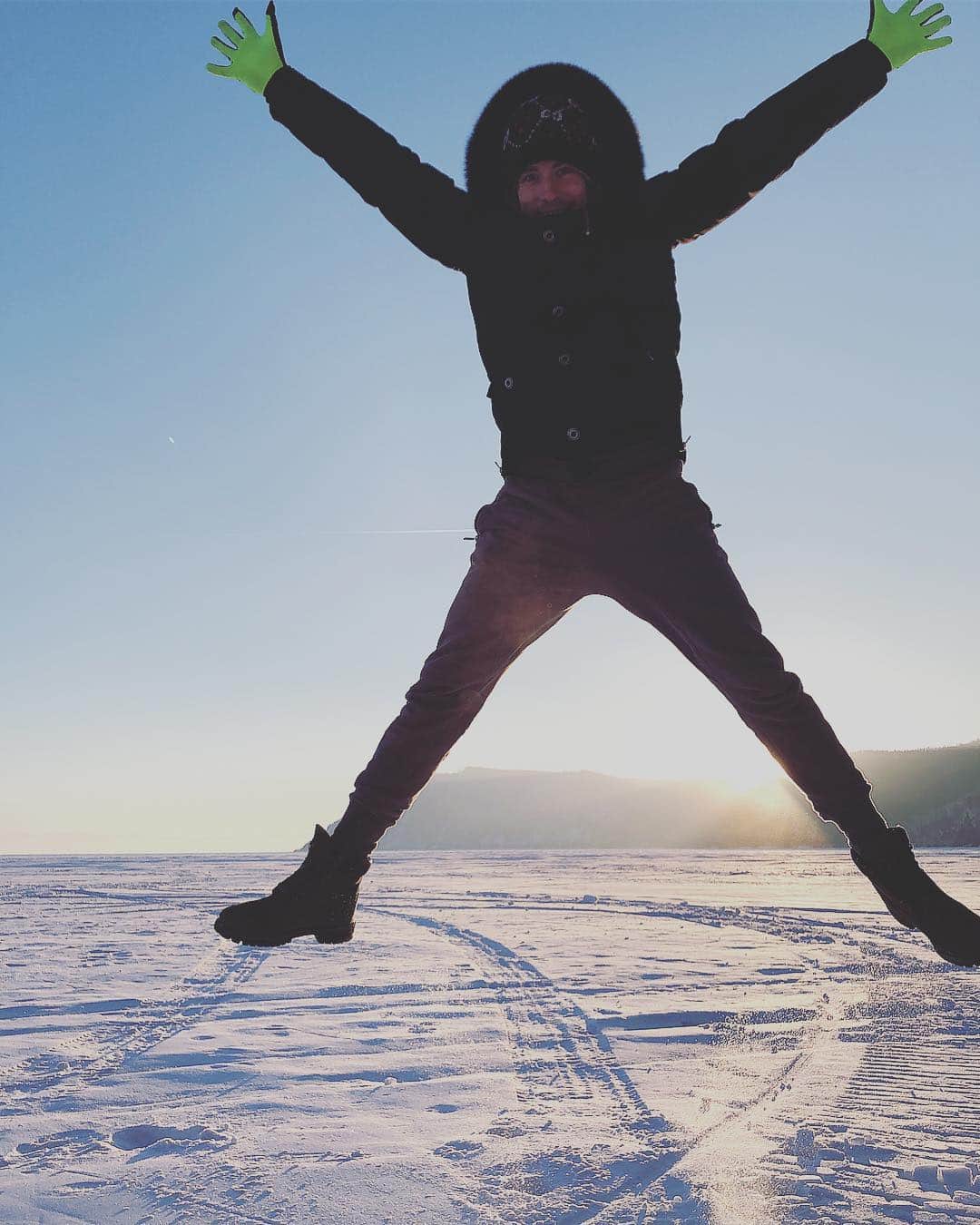 ニキータ・カツァラポフのインスタグラム：「Pure nature right here at the Baikal ❄️」
