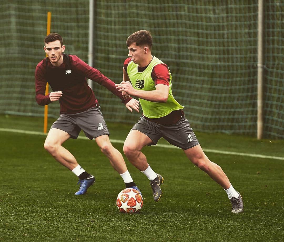 ベン・ウッドバーンのインスタグラム：「Good few days training out in Marbella⚽️☀️」