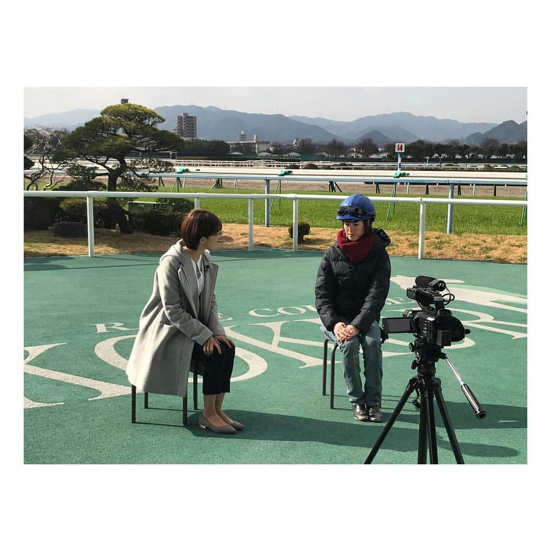 宮司愛海さんのインスタグラム写真 - (宮司愛海Instagram)「今日24:45〜のS-PARKでは、あす自身初、そして女性騎手として初のG I に騎乗する、藤田菜七子騎手のインタビューをお届けします🐎 (放送時間がいつもより10分遅くなっています💦) . 去年の５月にお話を伺った際には「次の１勝を目指して一つひとつ積み重ねていきたい」と話していた藤田騎手が、デビュー４年目でたどり着いたG Iの舞台。 いまの心境、そしてここまでのことを伺いました。 迷いながらも、気持ちを誠実に言葉にしてくださるその真っ直ぐな姿勢にいつも心打たれます。藤田騎手。 . #SPARK #スパーク #競馬 #藤田菜七子 #騎手 #フェブラリーステークス #コパノキッキング #小倉競馬場」2月16日 20時14分 - manami_miyaji