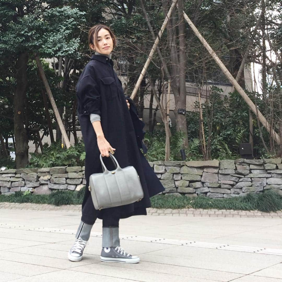 武藤京子さんのインスタグラム写真 - (武藤京子Instagram)「* 先日の服 * navy×gray * #シャツワンピース #ticca #ティッカ  #コート #ronherman #ロンハーマン  #デニム #uniqlo #ユニクロ  #バッグ #toffandloadstone #トフアンドロードストーン  #靴 #converse #コンバース  #ブログ更新しました  #プロフィールにブログのリンク貼ってます」2月16日 20時19分 - kyokomuto0628