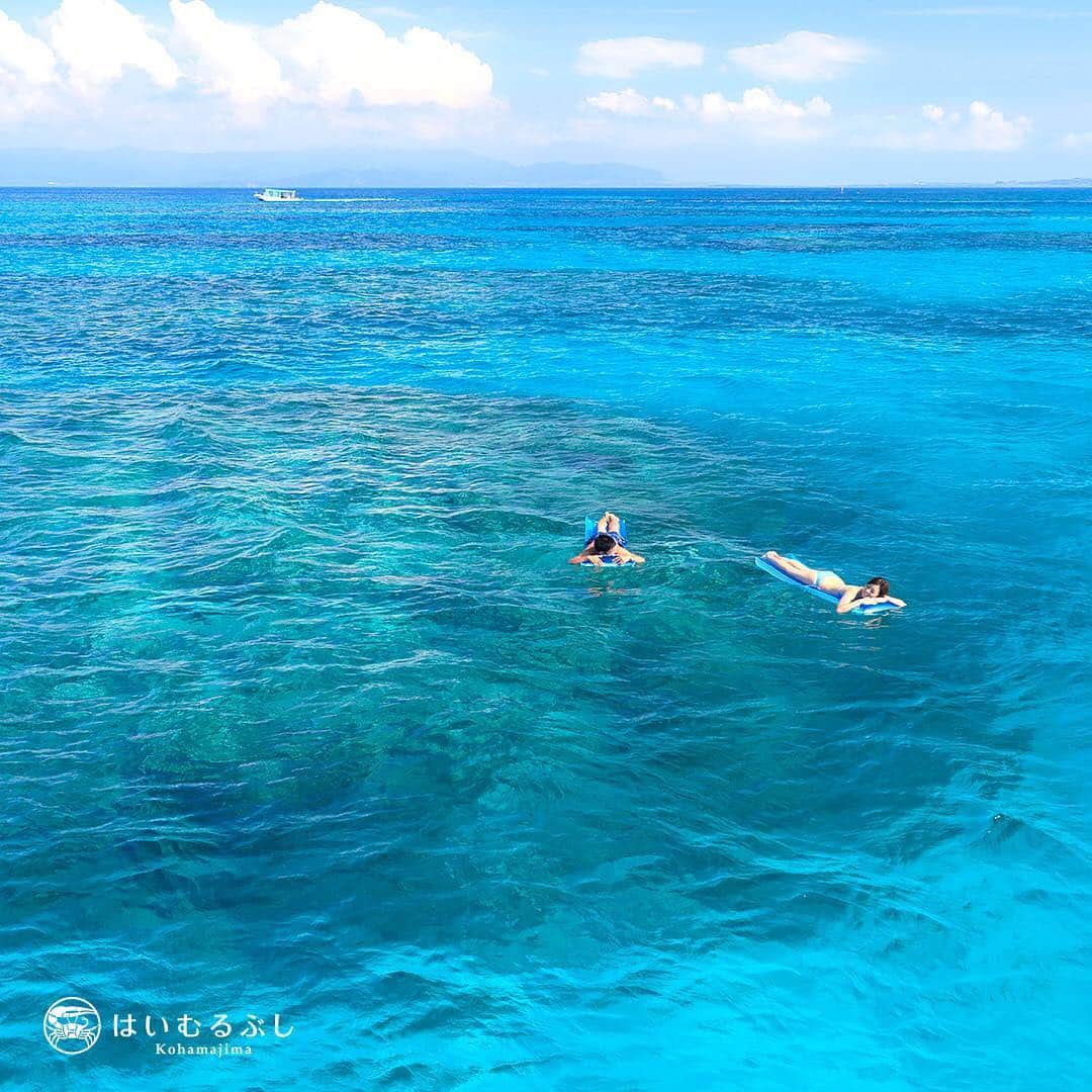 HAIMURUBUSHI はいむるぶしさんのインスタグラム写真 - (HAIMURUBUSHI はいむるぶしInstagram)「心地よい波の音を聞きながら、八重山ブルーの海にプカプカと浮かぶリゾートタイム。 #ウキウキマット #フローティングマット #沖縄 #日本 #旅行 #小浜島 #はいむるぶし #floatingmat #okinawa #japan #travel #kohama #resort #haimurubushi」2月16日 20時44分 - haimurubushi_resorts