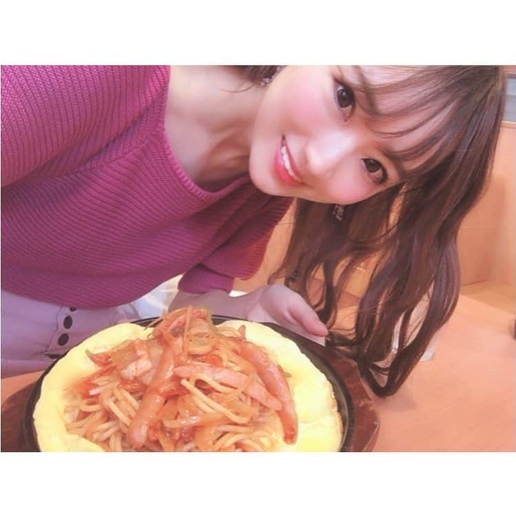 小越しほみさんのインスタグラム写真 - (小越しほみInstagram)「モーメント撮影会で名古屋行ってきたよ～📸✨ ・ せっかくだし名物のあんかけパスタ食べようと思ってカレーとか色々我慢してあんかけパスタ頼んで食べてたんだけど、 ふと、あれ？あんかけパスタなのにあんのってなくない？ってなって気づいた。 ・ 鉄板ナポリタン頼んでた🤣 ネーミングで気づくやんって言われてたしかにってなった‪。笑 写真ものってたのになぜ気づかなかったんだろう...笑 ・ でもついったで呟いたら鉄板ナポリタンも名古屋で有名だよってリプいっぱいもらったからまぁよし🤤 おいしかったぁ～🍽💓 ・ #名古屋 #あんかけパスタ #鉄板ナポリタン #名古屋グルメ #名古屋めし #パスタデココ #名古屋名物 #instafood #こういうこと #結構ある #笑 #注意力散漫」2月16日 22時21分 - shihomi1129