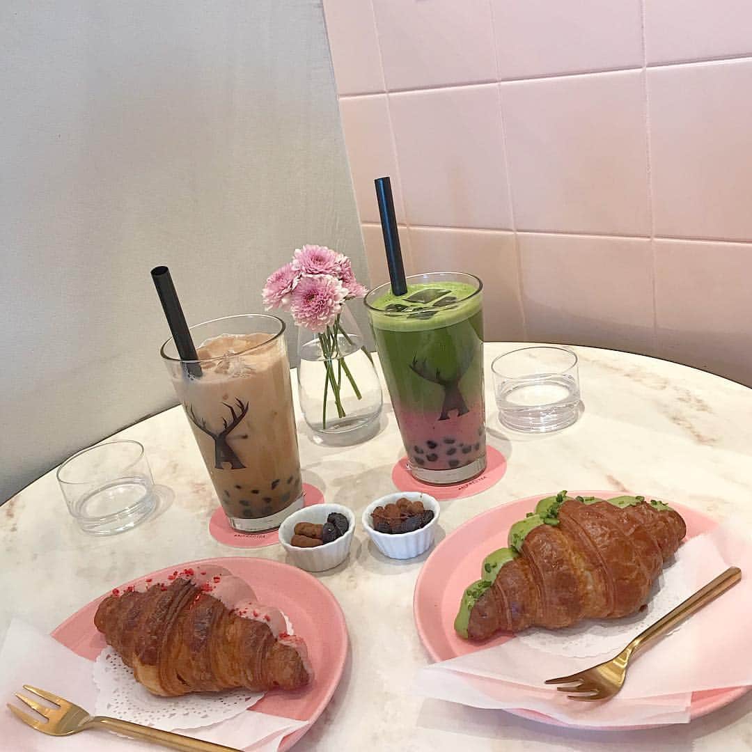 のインスタグラム：「. ピンク抹茶のタピオカめっちゃおいしかった😳 タピオカむりだったのに笑 またゆっくり会おうね♡ . .」