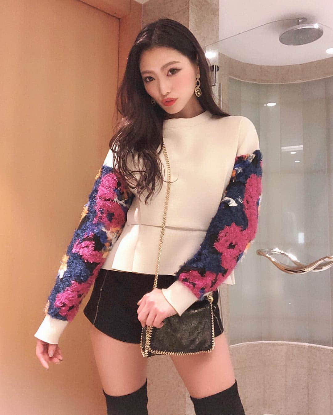 MIKAさんのインスタグラム写真 - (MIKAInstagram)「大学生の時に韓国の路面店で買ったユニークな服を久々に衣装部屋で発見したから福岡に着て行ったよ🎀😆 腰のとこの絞りがかわいいの💐 #fashion #peplum #koreanfashion #cyberjapan #cyberjapandancers #サイバージャパン」2月16日 22時43分 - cjd_mika