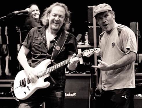 のインスタグラム：「Happy 🎶🎸🎵 #repost #ironmaiden #adriansmith #brucedickinson  @anais.fuentxs」