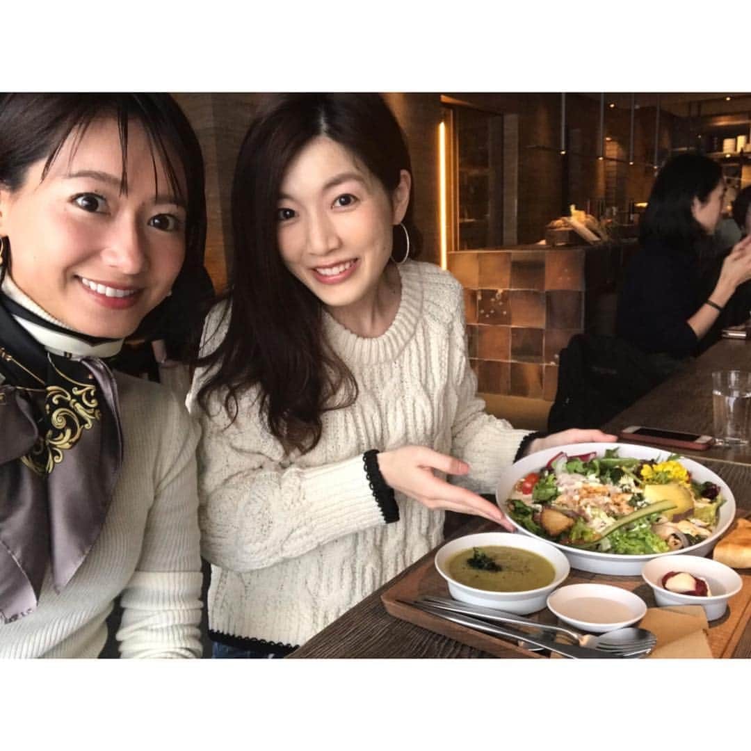 吉川亜樹さんのインスタグラム写真 - (吉川亜樹Instagram)「【お洒落なランチ🍽】 栞ちゃんと ヘルシーで美味しい#lunch を❤️ #パーソナルトレーニング 後だったから ちょうど良いエネルギー補給になりました！ ひたすら喋って楽しかった〜❤️ #lunch #vegetables #veganfood #osaka#food#instagood  #healthyfood #healthy  #中川栞 ちゃん#吉川亜樹 #新町#新町ランチ」2月16日 23時17分 - yoshikawa_aki