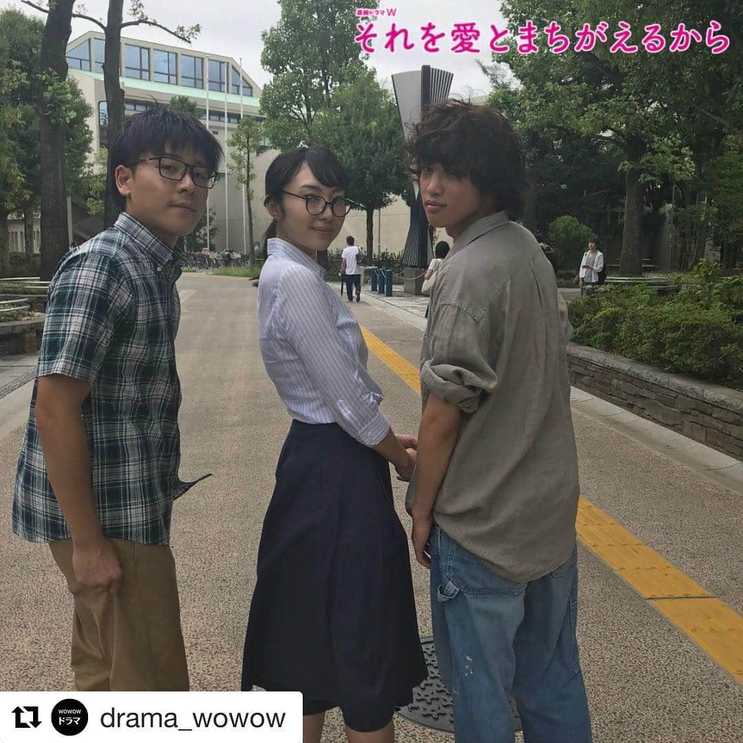 大平有沙さんのインスタグラム写真 - (大平有沙Instagram)「#Repost @drama_wowow with @get_repost ・・・ 皆さんチェックしてくれましたか？ この写真の3人の距離感が絶妙で好きです😊 ＼#それ愛 第2話は今夜10時📺／ . いよいよ本格的に始まる四角関係⚡第2話のこぼれ話をひとつ🎬  冒頭の伊藤家でのシーン、実はすごい長回しで緊張感のある撮影だったんです‼️そんなプレッシャーをものともしない4人の引き込まれるやりとりは必見です👀✨ . #稲森いずみ #鈴木浩介 #仲里依紗 #安藤政信 #渡辺大知 #LiLiCo #MEGUMI #井上荒野 #宮本理江子 #それを愛とまちがえるから #2話は2月16日だよ #毎週土曜夜10時 #夫婦の愛を見つめ直す物語 #大人のラブコメディ #若かりし日の3人も登場 #乞うご期待 #WOWOW #チャンネル #BS9 #連続ドラマW #ドラマW #ドラマ」2月16日 23時34分 - arisa_ohira