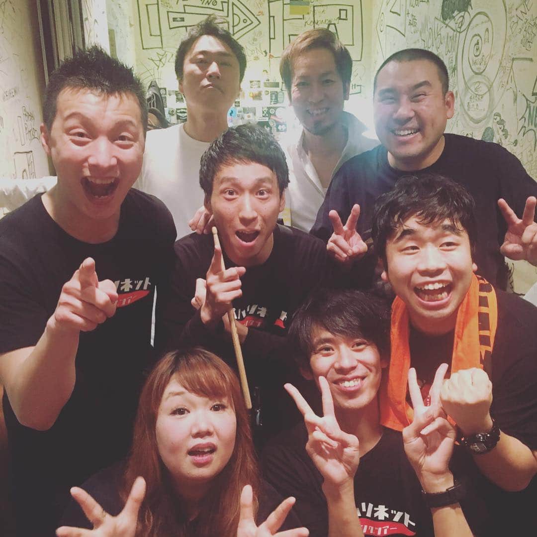 舟生 侑大のインスタグラム：「やっとやっとやっとジャパハリネットのライブに行けた！！高知の田舎で当たり前のように毎日耳にぶち込んでいた青春時代に一撃で戻った！！ 最後りょういちさんが投げたドラムスティックをゲットして！なんと写真まで！緊張で変な顔と意味不明のポーズ！  もーー！ずっと大好きだ！僕たちの宝だ！！ #ジャパハリネット #シンガとロングツアー」
