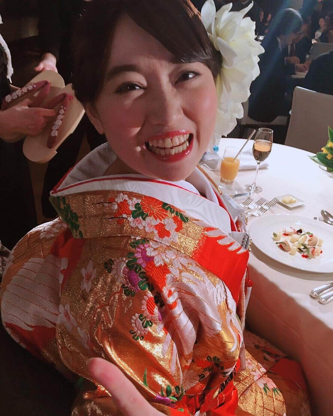 眞田佳織さんのインスタグラム写真 - (眞田佳織Instagram)「全力結婚式、無事結びました。 . お祝いして下さった皆さまに、 心からの御礼を。 . ゆっくりレポートをUPしていこうと思います☺️ . 幸せすぎました。 . . #ありがとう #感謝 #wedding #happy #卒花嫁  #六本木ヒルズクラブ #色打掛 #赤」2月17日 11時41分 - kaori_sanada