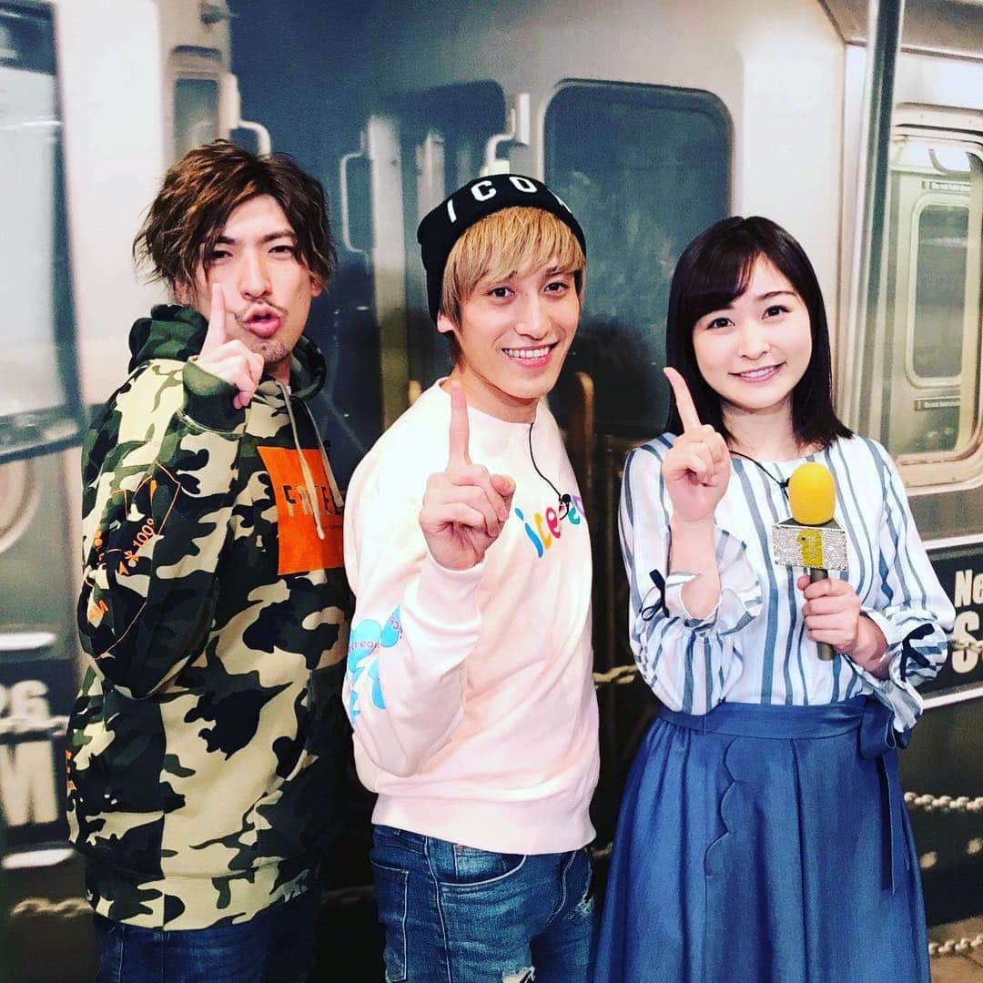 りんたろーさんのインスタグラム写真 - (りんたろーInstagram)「とぅーすじゃないお！シューイチのシュだお！チャラ男を初めて扱ってくれた感謝情報番組シューイチさんにだしてもろた！嬉市民プール🏊‍♂️ #激チャラ #朝からすみません #チャラすぎて苦情殺到したに違いない #勇気ある起用 #あざまる水産 #followforfollowback #followme  #EXIT #ネオチャラ」2月17日 11時37分 - rin_the_sky