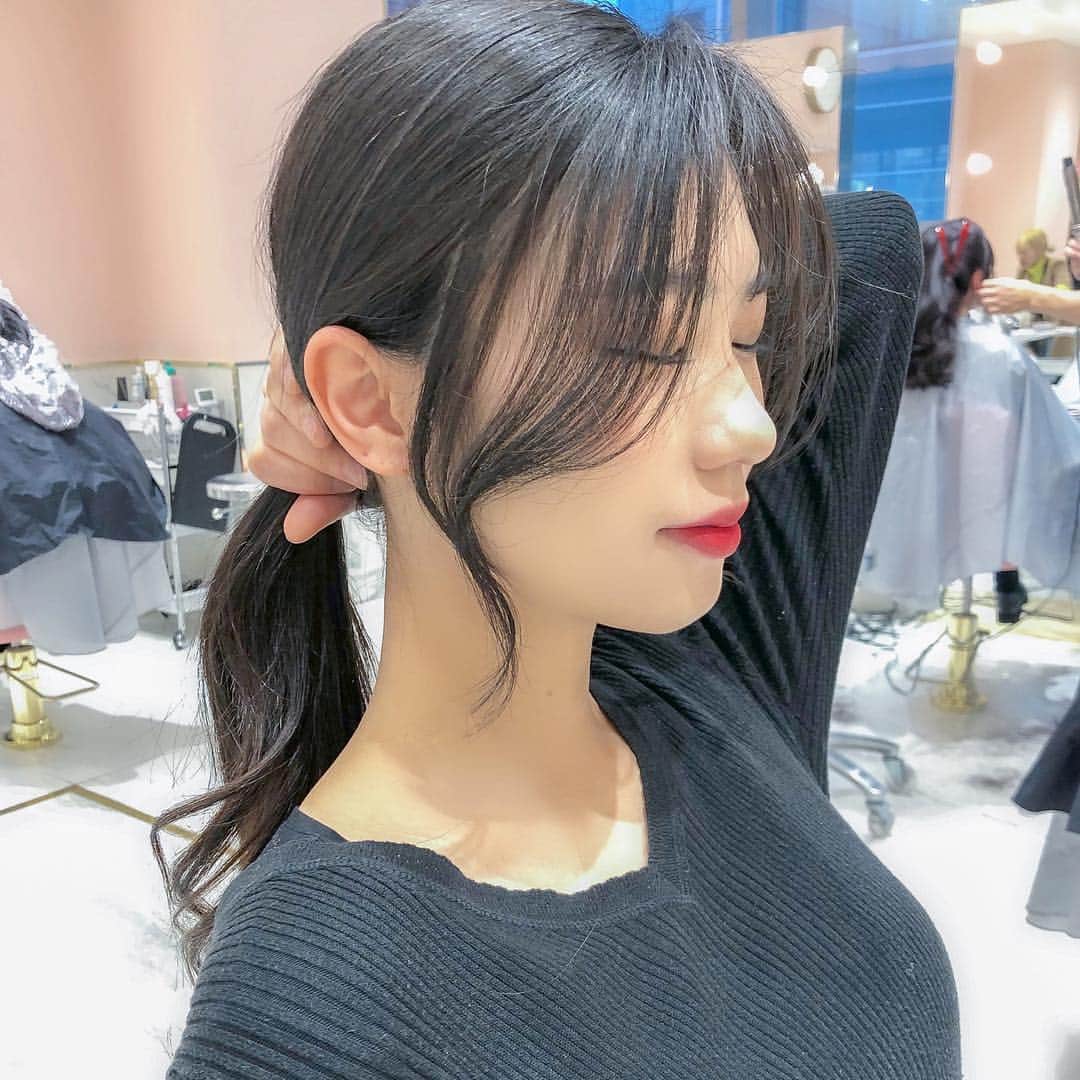 原涼香のインスタグラム：「ㅤㅤㅤㅤㅤㅤㅤㅤㅤㅤㅤㅤㅤ #얼굴소멸컷 韓国式おくれ毛カット🇰🇷💙 韓国では " オルグルソミョンカット " 顔面消滅カットと言われてます👸🏻💗 ㅤㅤㅤㅤㅤㅤㅤㅤㅤㅤㅤㅤㅤ 小顔効果バツグン👏🏻 韓国の女の子みたいに、 横顔美人に❤️❤️❤️ ㅤㅤㅤㅤㅤㅤㅤㅤㅤㅤㅤㅤㅤ」