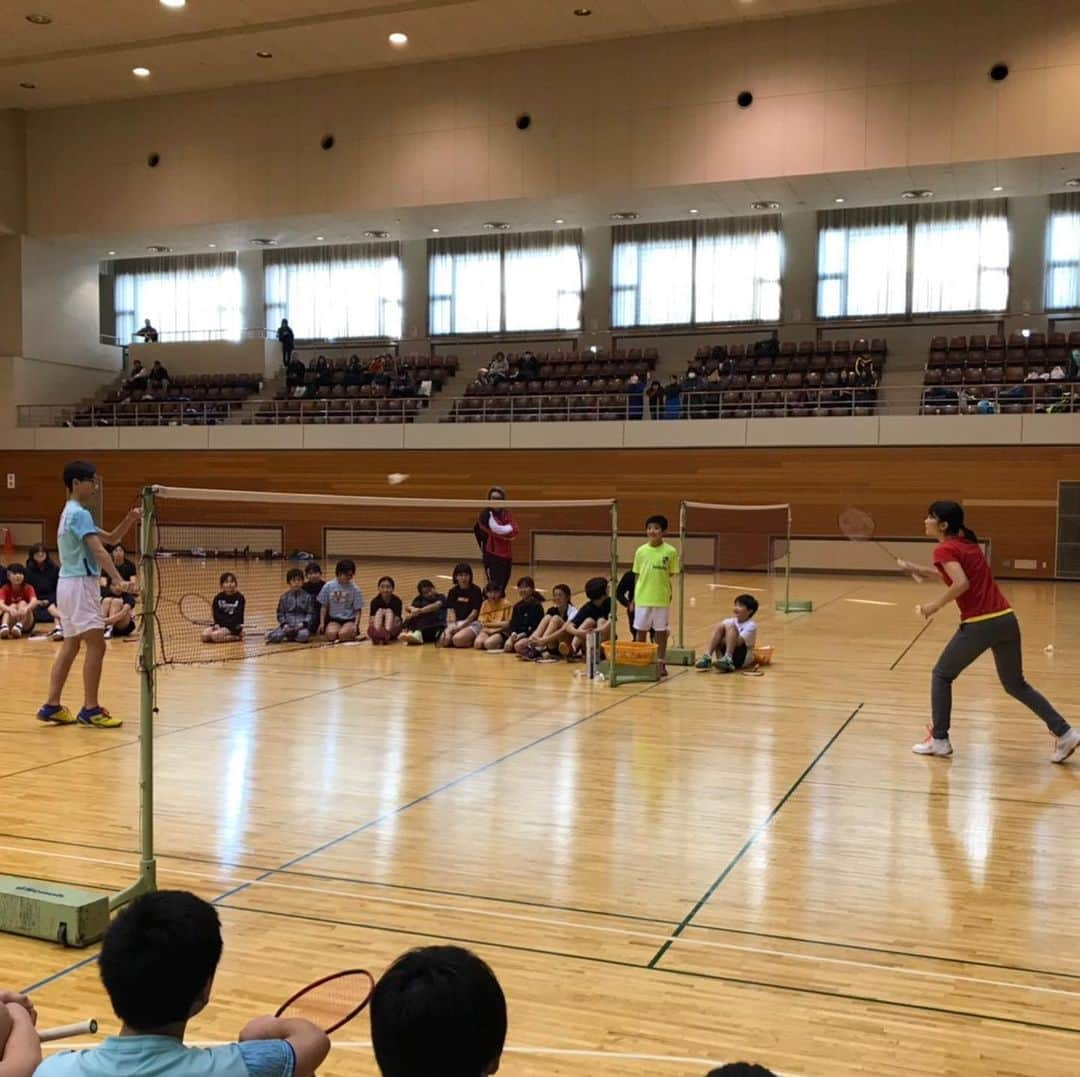 潮田玲子さんのインスタグラム写真 - (潮田玲子Instagram)「昨日は山形県天童市にて東京2020参画プログラム 内閣官房ホストタウンアクションにてオリンピアン講演会とバドミントンクリニックを行いました😊 子供達とのバドクリニック楽しかったぁ😊🙌75分間コートに入りっぱなしでそれはそれはクタクタでしたが笑笑 貴重な時間となりました🙏😍 山形県の皆さんありがとうございました😊  #東京2020参画プログラム #内閣官房ホストタウンアクション #オリンピアン講演会 #バドミントンクリニック #山形県 #天童市にて」2月17日 9時19分 - reikoshiota_official