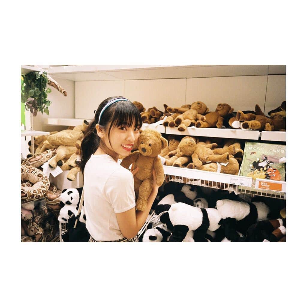 山尾梨奈さんのインスタグラム写真 - (山尾梨奈Instagram)「💙💛#ikea #フィルムカメラ」2月17日 9時26分 - yamarina_1210
