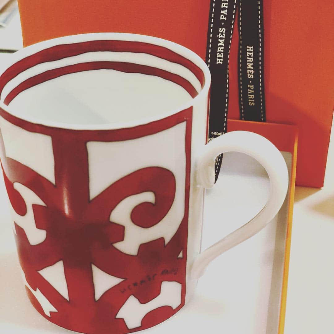 相川七瀬さんのインスタグラム写真 - (相川七瀬Instagram)「お誕生日にメークさんがくれた カップ。今日の朝は こちらでcoffeeを頂きました❤️ #HERMES #coffee好き #ライブ明け6時から起こされ本を朗読😅」2月17日 10時47分 - nanasecat