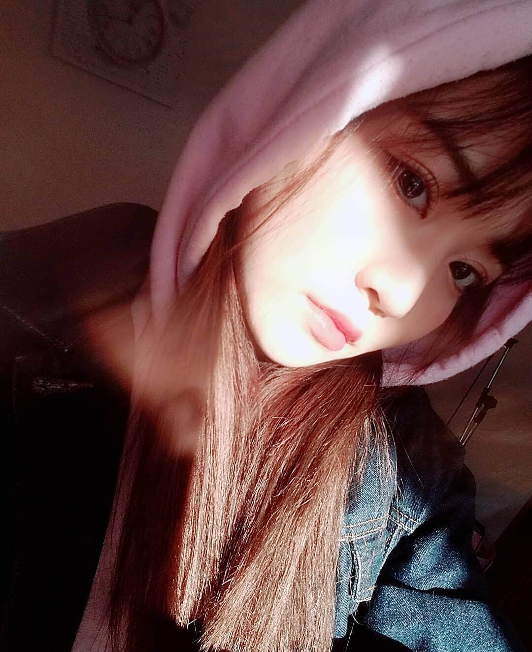 永井日菜のインスタグラム：「パーカー楽すぎぴーぽー。  #girl #パーカー #スウェット #fashion #pink #art」