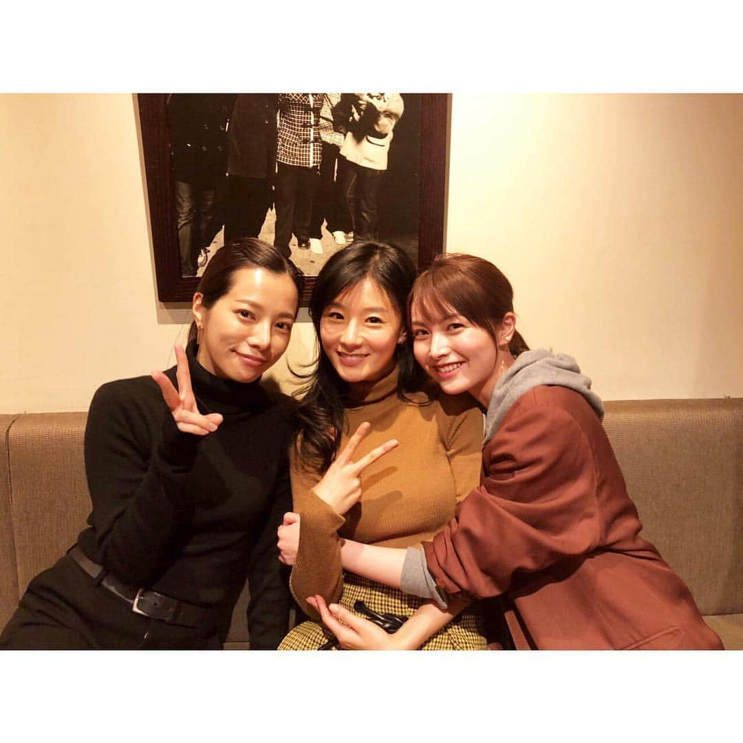 玄里さんのインスタグラム写真 - (玄里Instagram)「4月27日(土)夜10時から始まる WOWOWの連続ドラマW「坂の途中の家」に山田牧子役で出演します🧸 … 育児の大変さ、夫源病、夫婦間のモラハラ…なかなか口に出しづらいような問題と真剣に向き合った作品だと思います。主演は柴咲コウさん🙌ご期待ください。 … Hyunri will appear in  the new TVdrama "House on a hill" of WOWOW channel. The story is talking about Child care, moral harassment through citizen judge system in Japan. … #坂の途中の家 #wowow #写真は打上げの時の☺️🌸 #佐藤めぐみ  #桜井ユキ」1月24日 14時58分 - hyunri__official