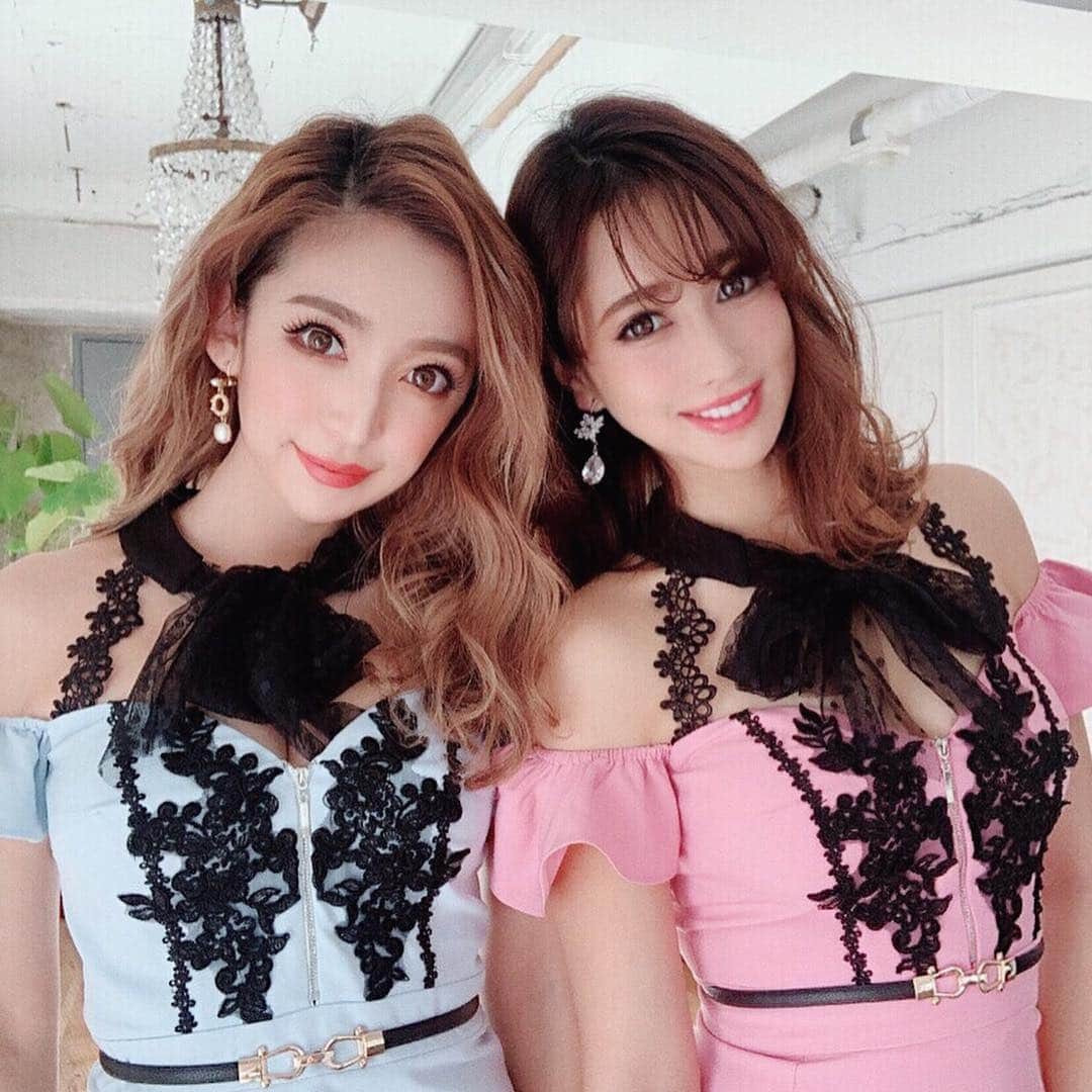 のインスタグラム：「👗 👗 👗 お久しぶりです(*˘︶˘*).｡.:*♡ @dress_sugar 🌟 撮影でカナと💜 やっと会えたー🥺💗💕💗💕loveだわ…💌 . 新作のドレスも可愛いです👗チェックしてみて下さい🥰💕 . . #バタバタ系 #日帰りしました🚅 #sugar#dress#sugar_dress#シュガー#かな#💜」