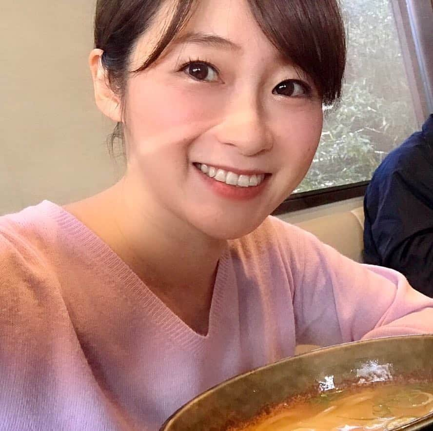 本谷亜紀さんのインスタグラム写真 - (本谷亜紀Instagram)「福岡はラーメンも有名だけどふわっふわのうどんも食べなくちゃ😀と思って❗️ゴボウの天ぷらたっぷりのゴボてんうどんを満喫😘この出汁たまらん〜😍 #大地のうどん #福岡うどん」1月24日 15時38分 - akichi0518_ramen