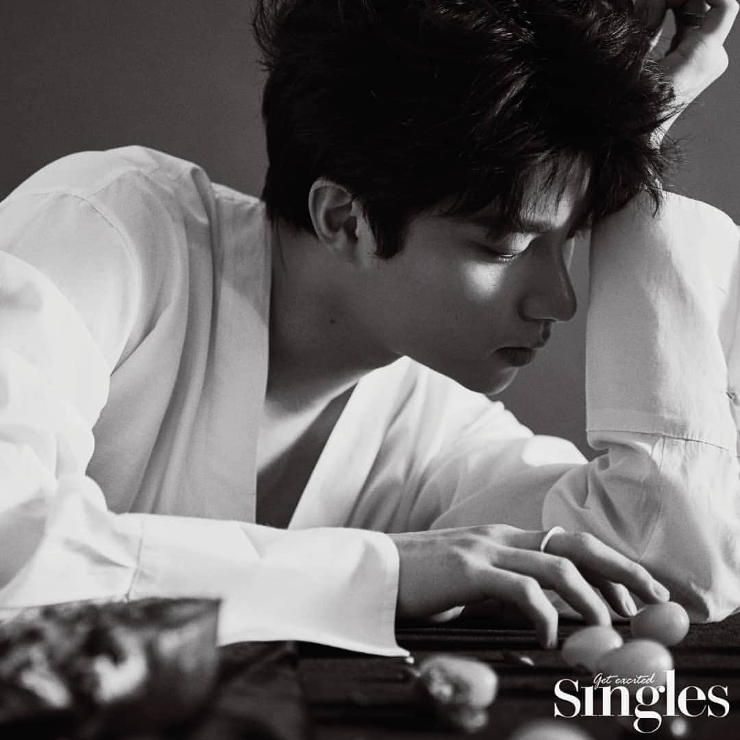 オ・スンユンのインスタグラム：「#singles#싱글즈2월호#happyvalentine」