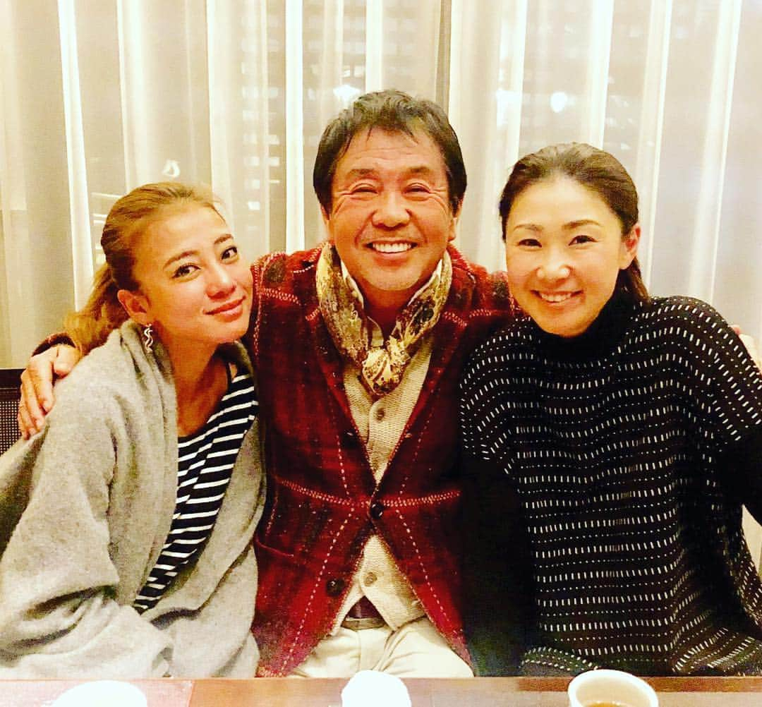 あびる優さんのインスタグラム写真 - (あびる優Instagram)「タラちゃんとみほちゃんと新年会😋✨ まるでお正月のおせち料理の様な素材のお料理で見た目にも美しいラインナップ🐟🍖🍣💋 ごちそうさまでした😃✨ さぁ、近々BEAMSにお買い物行こー🥳 ビームズキッズもあるんだよ👧💜 #friends#dinner#yummy#happy#japanesefood#sashimi#sushi#soba#happy#smile#和食#蕎麦#美味#仲良し#新年会#楽しかった#幸せ#ごちそうさまでした」1月24日 15時47分 - yuabiru74