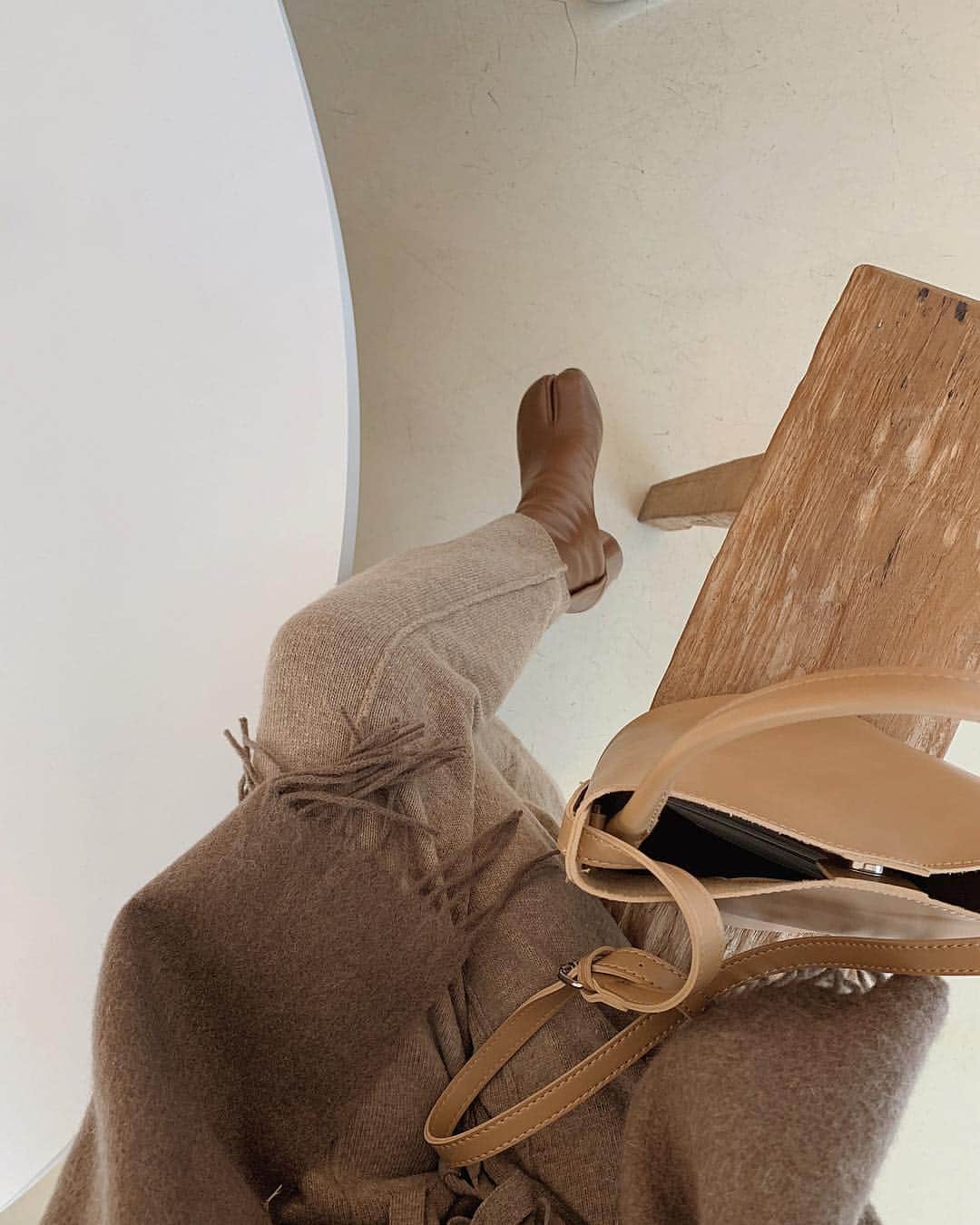 のインスタグラム：「ㅤㅤㅤㅤㅤㅤㅤㅤㅤㅤㅤㅤㅤ beige👝 allinoneは生地がしっかりしているので 暖かい⛄️ @calme_official」