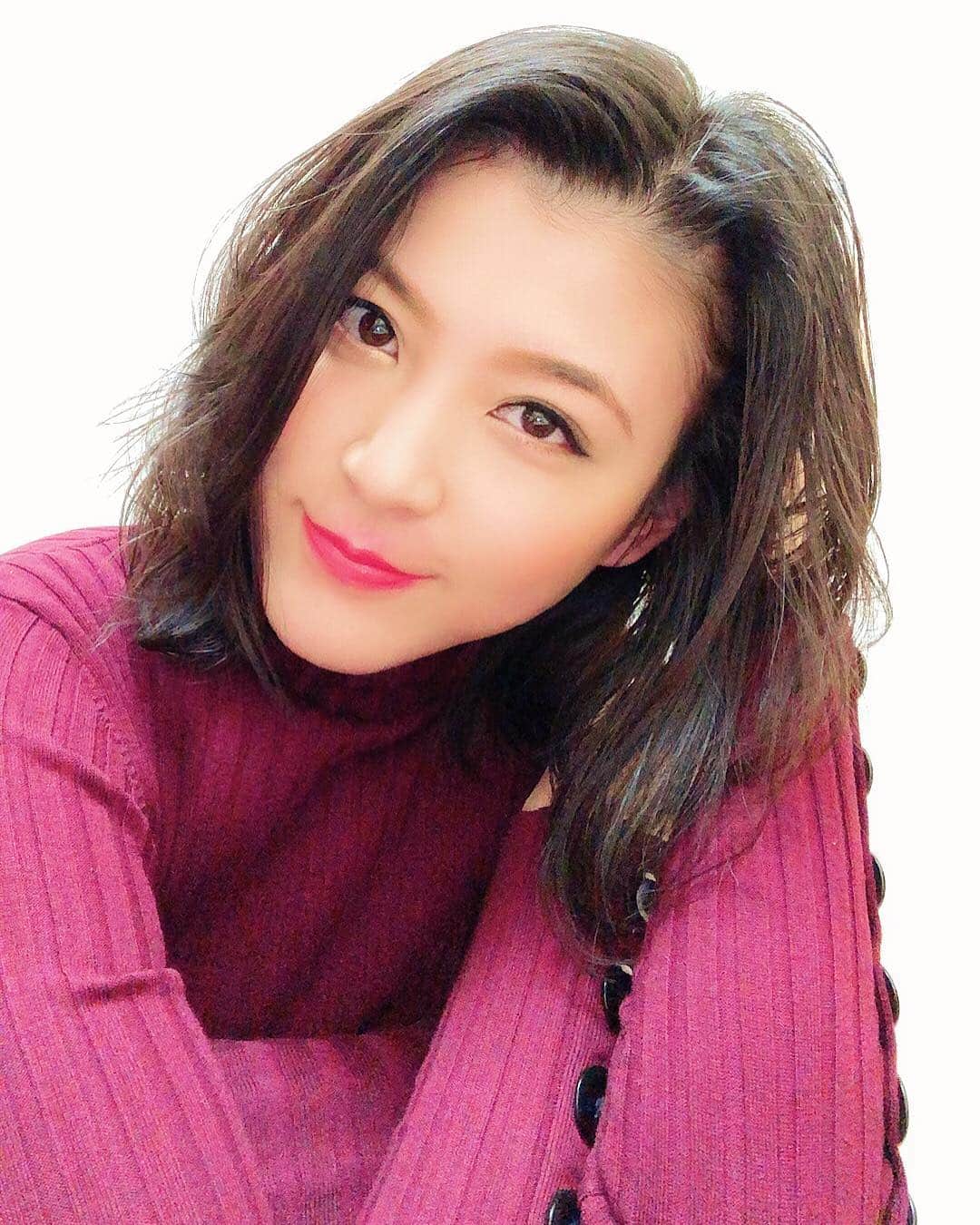 源崎トモエのインスタグラム：「NEW HAIR✨  伸びたからまた切ったよ💇‍♀️ 大満足のカットとカラー😍  @nave0831 さんいつもありがとうございます🥰❣️」