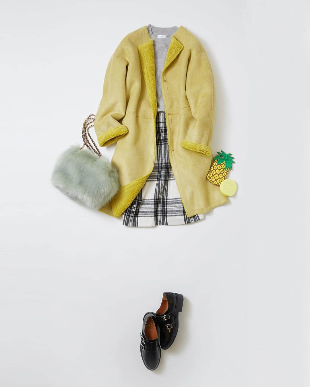 ルミネ公式のインスタグラム：「女同士のおしゃべりナイトは陽気＆軽快に #コート ¥22,000+TAX #ニット ¥3,500+TAX #スカート ¥3,900+TAX #バッグ ¥7,900+TAX #ケース ¥600+TAX #ふせん ¥180+TAX #ローファー ¥5,500+TAX ・ [ #LUMINEMAGAZINE ] #lumine #ルミネ #ルミネ大宮 #ジュエルチェンジズ #ローリーズファーム #スリーコインズ #ootd #outfit #fashion #coordinate #コーディネート #ファッション #デイリーコーデ #コーデ #フォロー #入江未悠 http://magazine.lumine.ne.jp/?p=80225 ※商品の価格や取り扱い状況は撮影時点のもので、変更になることがあります。」