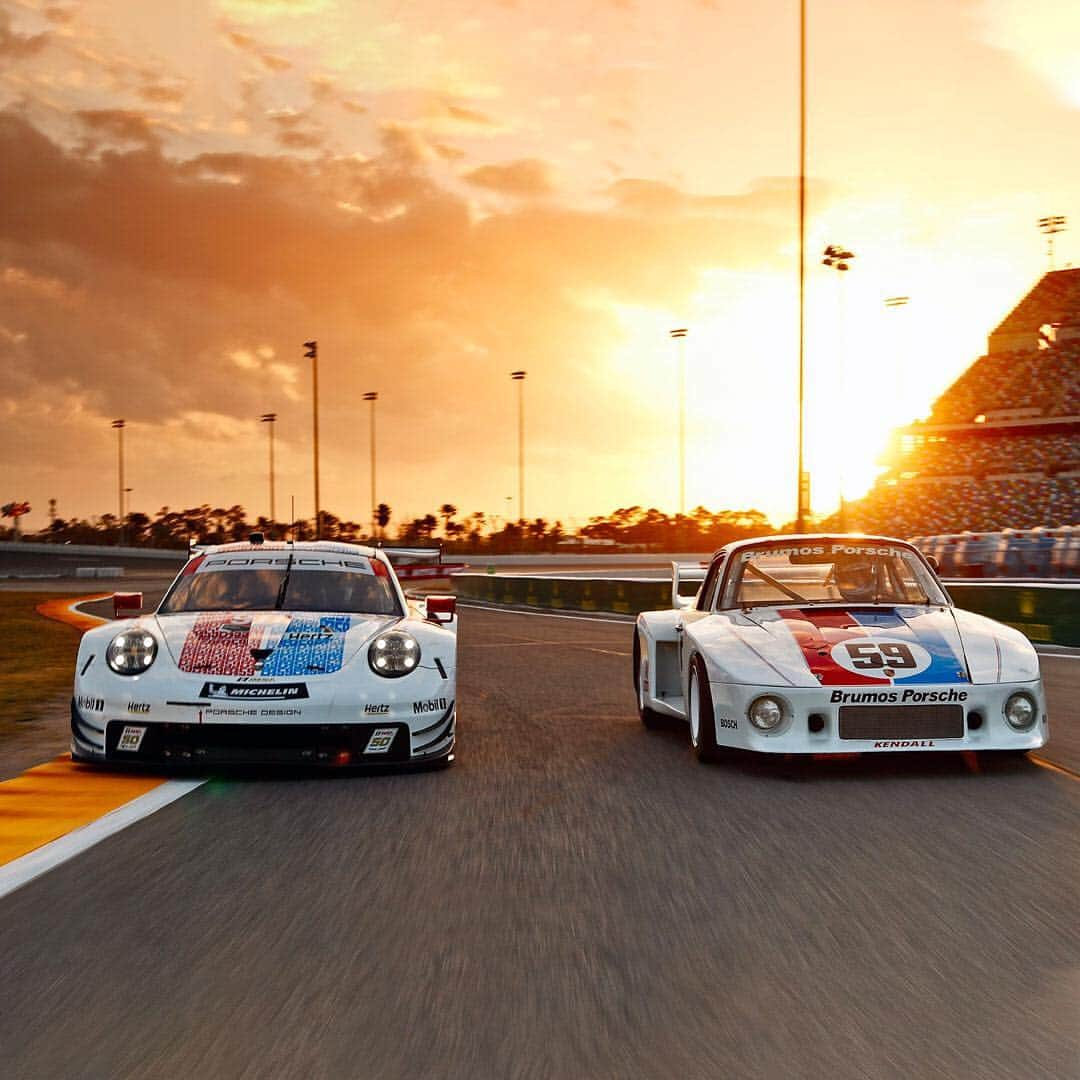 Porscheさんのインスタグラム写真 - (PorscheInstagram)「The Porsche GT Team sends its two 911 RSR to contest this year’s 24 Hours of Daytona sporting a legendary design. The two cars from Weissach will fly the legendary colours of the Brumos team, one of the most successful squads in the history of Daytona. #TeamPorsche」1月24日 21時01分 - porsche