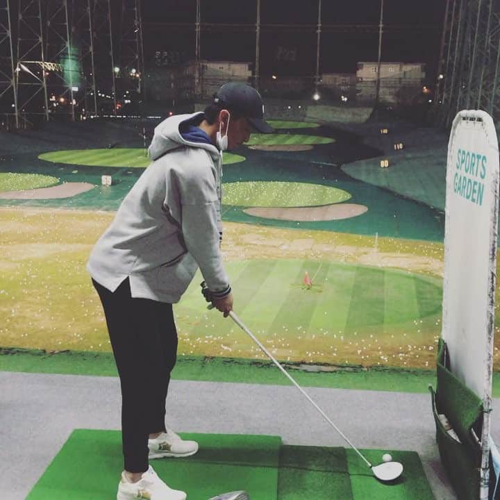 東浜巨のインスタグラム：「三週間ぶりの打ちっぱなし！ やっぱりゴルフは難しい。笑  #champion #cpfu #コソ練」