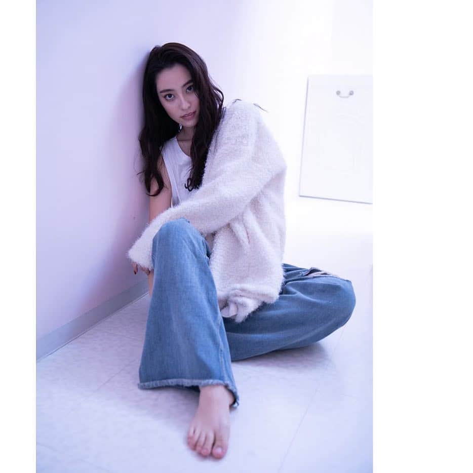 鍋谷真子のインスタグラム：「🧷 _ たまには気分で載せてみる。🐾🤫」