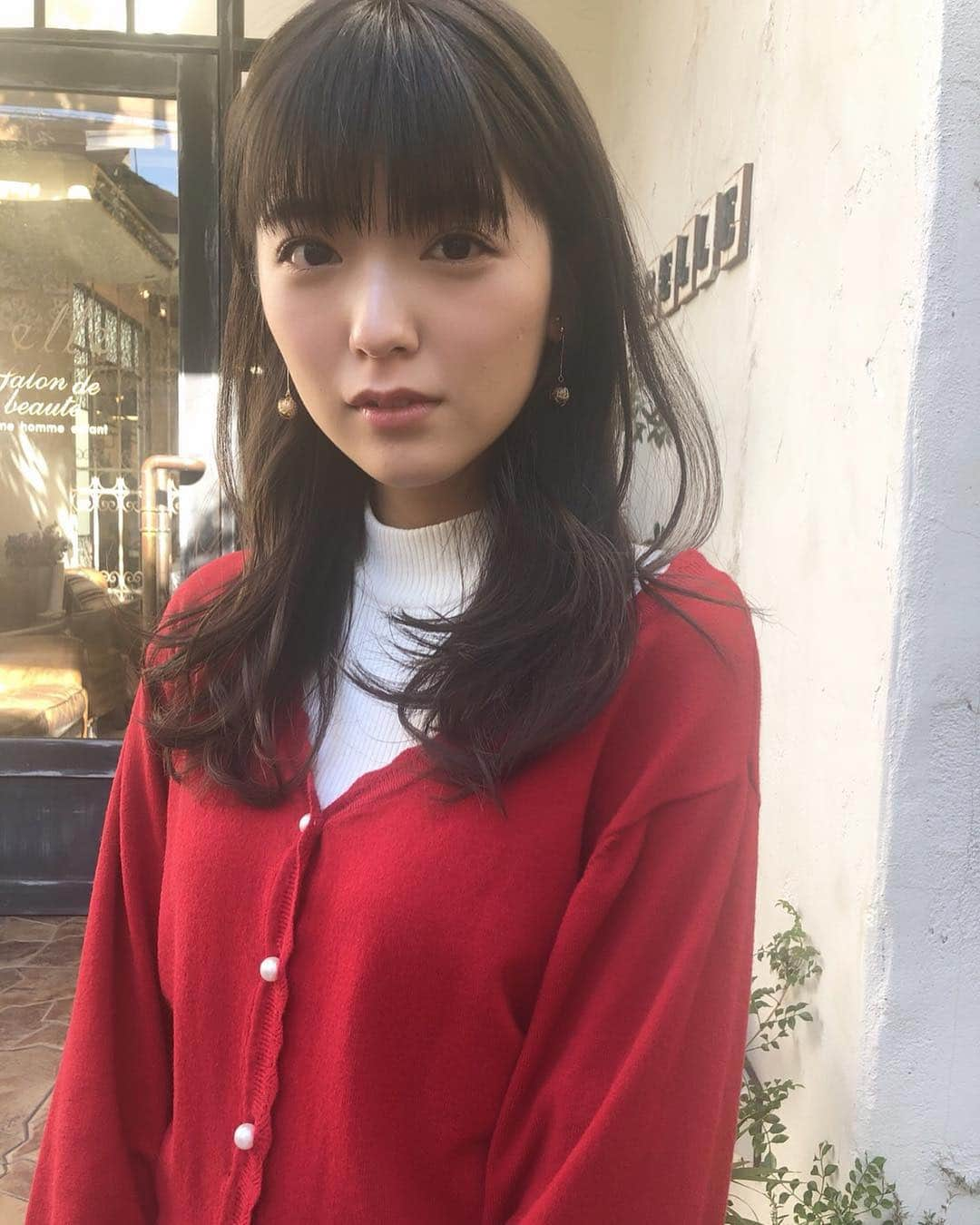 工藤美桜さんのインスタグラム写真 - (工藤美桜Instagram)「お仕事で髪の毛を暗くしたよ〜 本当に短期間です。。久しぶりに暗くした感じするけどやっぱり暗い髪も好き！ #belle ⠀ #こうみると髪の毛伸びたなぁ ⠀ #イメチェン願望 ⠀ #あったりなかったり ⠀ #どっちやねんな ⠀」1月24日 22時27分 - mmio_kudo