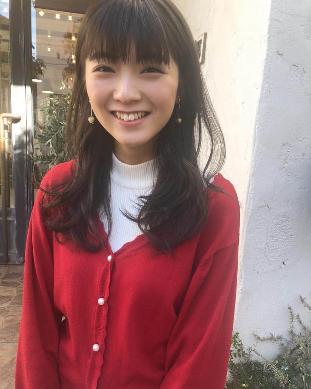 工藤美桜さんのインスタグラム写真 - (工藤美桜Instagram)「お仕事で髪の毛を暗くしたよ〜 本当に短期間です。。久しぶりに暗くした感じするけどやっぱり暗い髪も好き！ #belle ⠀ #こうみると髪の毛伸びたなぁ ⠀ #イメチェン願望 ⠀ #あったりなかったり ⠀ #どっちやねんな ⠀」1月24日 22時27分 - mmio_kudo