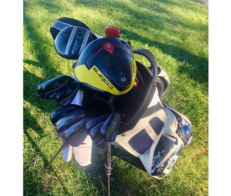 リッキー・ファウラーのインスタグラム：「First tournament of the year with my fresh @cobragolf sticks... let’s go!! #KINGofSPEED」