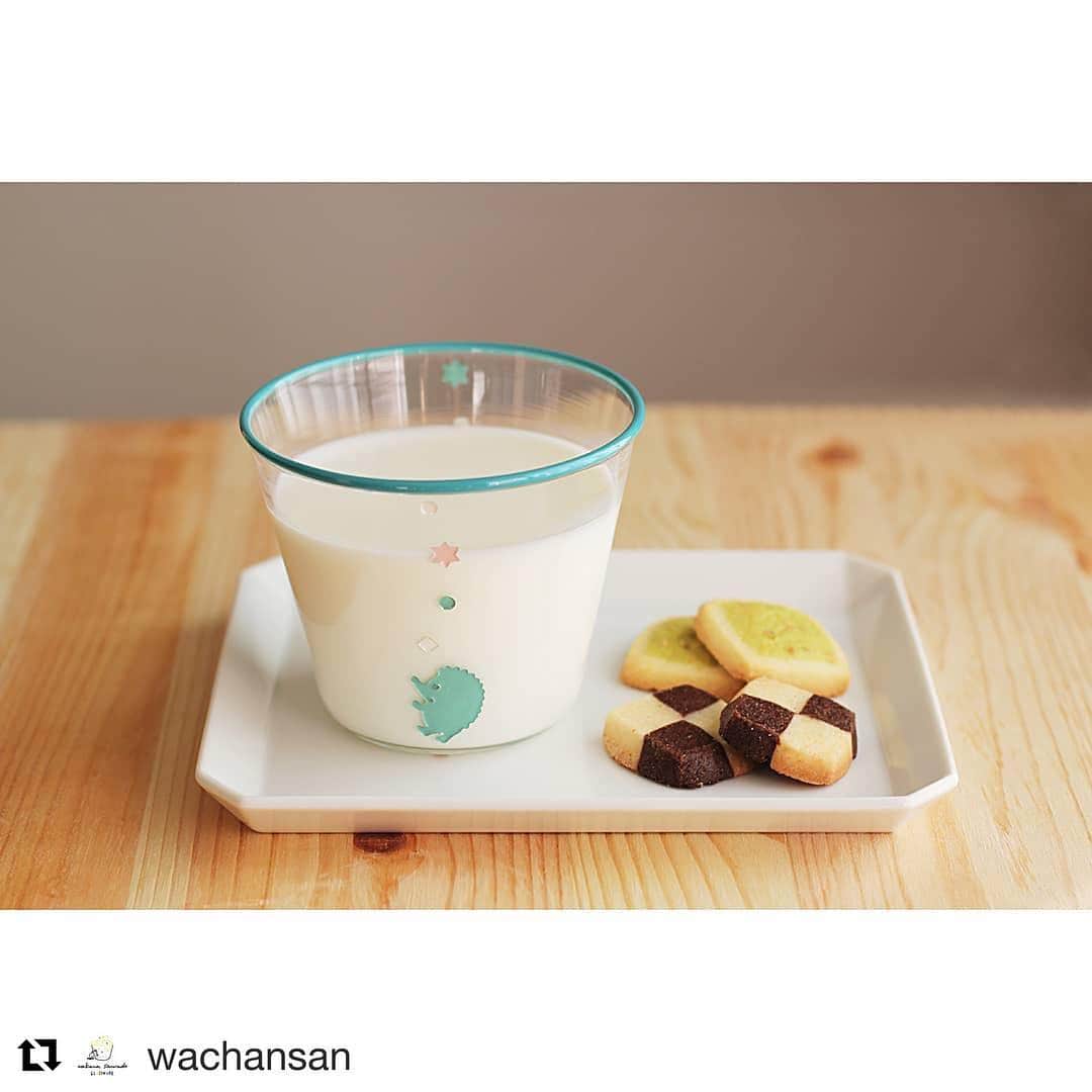 おおで ゆかこさんのインスタグラム写真 - (おおで ゆかこInstagram)「澤田さんとのコラボグラスについてです🍀よろしくお願いします✨#Repost @wachansan with @get_repost ・・・ 🦔“meetsmeets”Collaboration Glass🦔 . 神保町いちのいち 池袋店にて販売中の おおでゆかこさん(@odeyu86)との コラボグラス💐 . 追加分もお迎え頂き、 あとハリネズミ1点のみだそうです👏🏻 ありがとうございます☺️ . ご好評につき、会期終了後 予約販売をして頂けるようです。 まんまる〇さん(@mammaru_waka)より 告知がありますので、 その際はぜひご覧下さい😌 . 個展準備に力を注いでおりますため 2月中旬以降に制作開始、 下旬～3月にかけてのお届けとなる予定です💦 どれくらいご注文を頂けるか分かりませんが、 イベント限定商品ですので この機会にぜひお求めください。 . . #澤田和香奈 #ガラス #吹きガラス #グラス #かわいいグラス #うつわ #器  #ハンドメイド #手作り #glass #glassdesign  #glassblowing  #madeinjapan #glassware #lovely #cute #handmade #glasswarelove #newglassware」1月25日 11時05分 - odeyu86