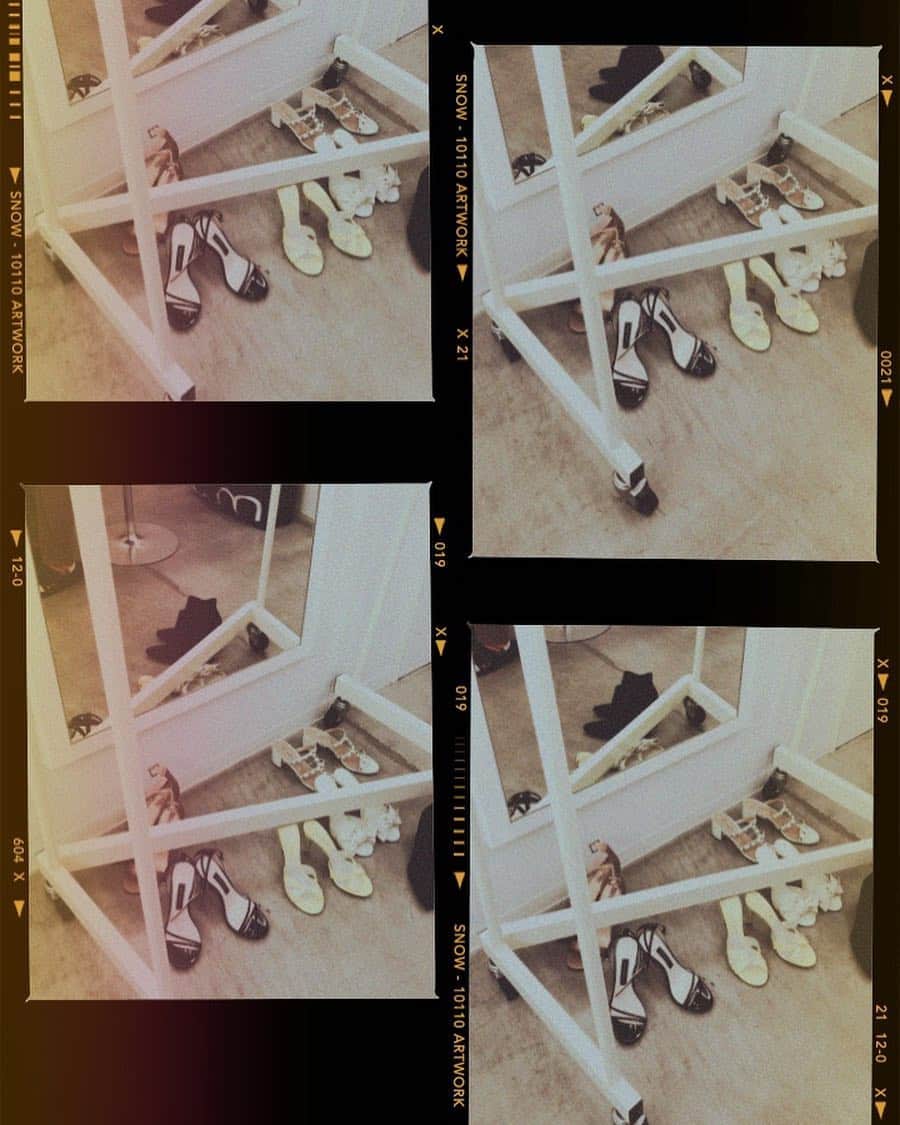 柏木由紀さんのインスタグラム写真 - (柏木由紀Instagram)「. 今年は良い靴を揃えたいです。 見ていて履いていて気分がワクワクするような靴！ 最近はめっきりヒールを履かなくなったなぁ...🤔 靴の整理。早めにします。 .」1月26日 0時10分 - yukikashiwagi_official
