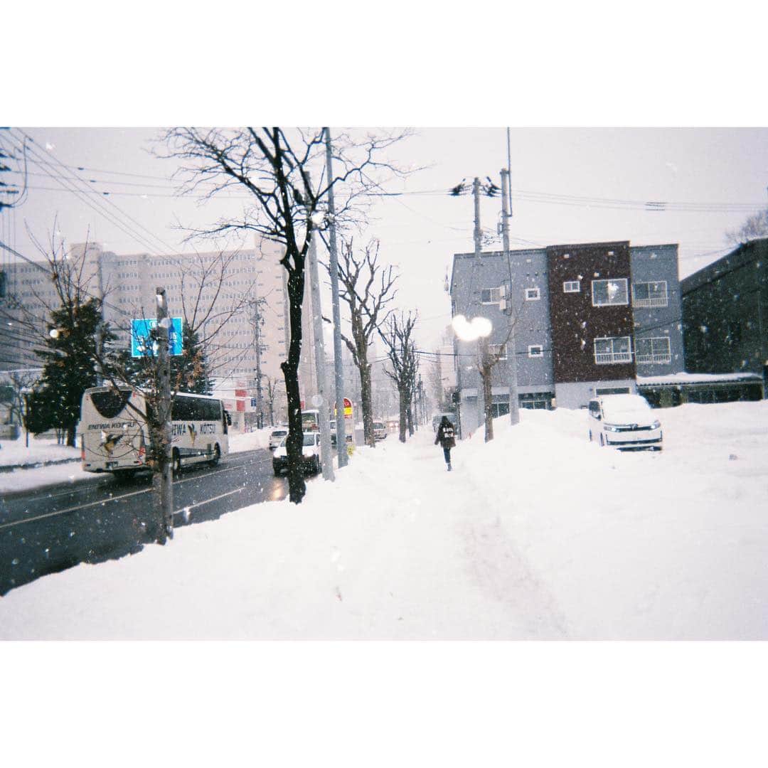 鈴木ゆうかさんのインスタグラム写真 - (鈴木ゆうかInstagram)「. . すごく寒かったけど このファーコートのおかげで 上半身無敵でした 🤨👍🏻💗 ちなみに @jakkeldn のです . #小樽 #札幌 #食いまくりました #バックあいちゃってるだらしなさ」1月25日 23時50分 - yuu_pl