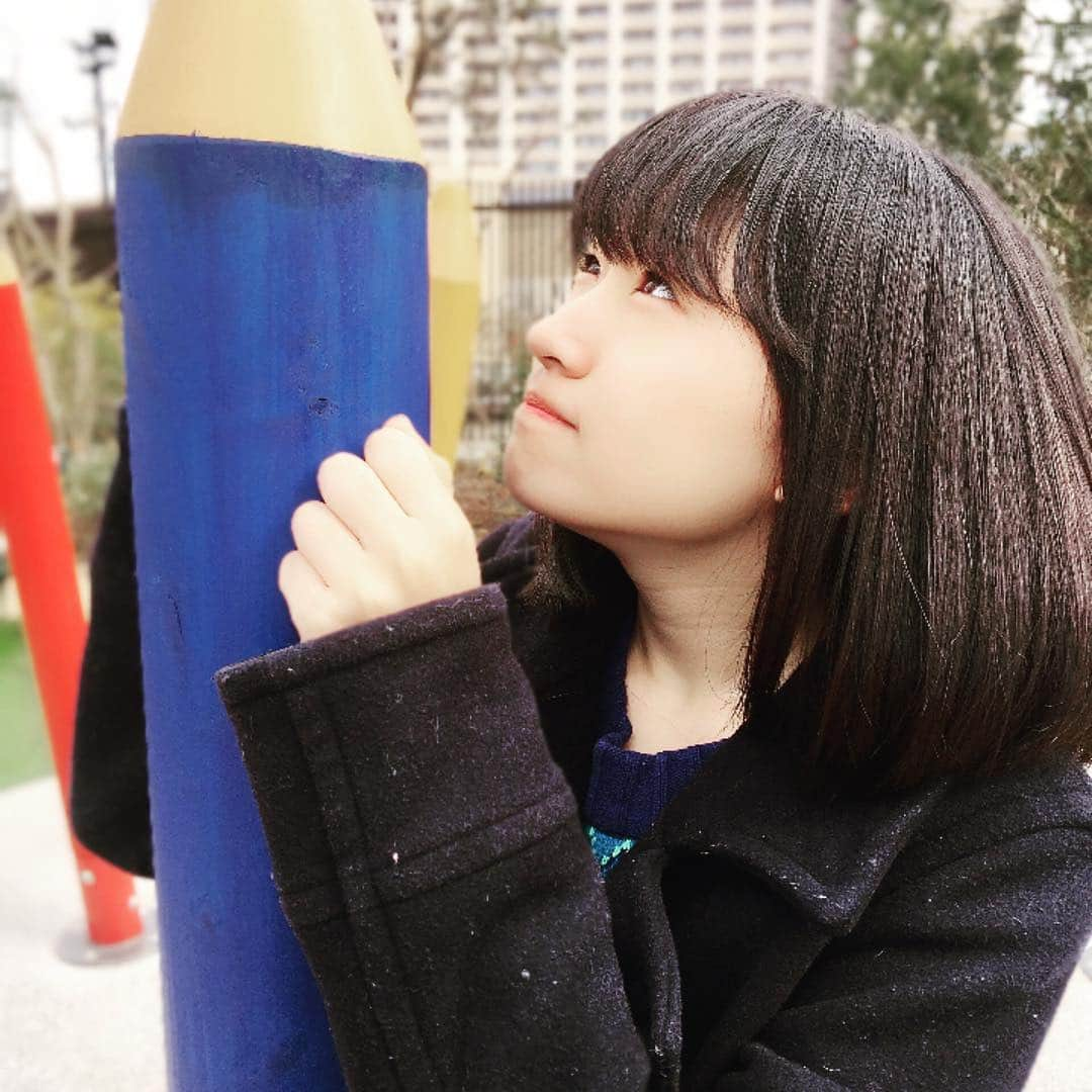 前野えまさんのインスタグラム写真 - (前野えまInstagram)「お天気の良い日は公園や緑がたくさんある所に行きます。 この日は仲良しのまりあちゃんと遊びました。  #公園  #公園遊び  #緑  #遊具  #休日  #休日の過ごし方  #前野えま  #郡司茉莉愛」1月25日 16時20分 - maeno_ema