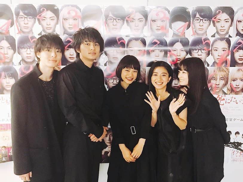 杉咲花さんのインスタグラム写真 - (杉咲花Instagram)「そしてその後はみんなと。 刺激や情熱やいろんなものをもらいながら一緒に頑張ったみんなと、こうして映画をPRできるのもこれで最後なのか、と思うと、なんだか寂しいものがありますね。そして愛おしい作品を背負って今日を過ごせた喜びも。 明日は最後の舞台挨拶、楽しみです。」1月25日 17時33分 - hanasugisaki
