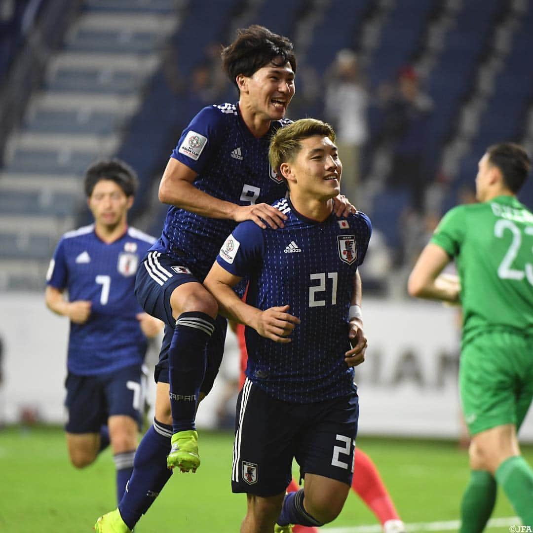 Ｊリーグさんのインスタグラム写真 - (ＪリーグInstagram)「厳しい試合に見事勝利‼️😄✨ 準決勝進出を決めました🙌🇯🇵 . 🏆 AFCアジアカップ2019 準々決勝 🆚 #日本代表 vs #ベトナム代表 🔢 1-0 ⚽️ #堂安律 . 準決勝は、 28日(月)23:00kickoff ※日本時間 日本代表 vs イラン代表🇮🇷 . . #Ｊリーグ #jleague . . #南野拓実 #吉田麻也 #長友佑都 #酒井宏樹 #遠藤航 #jfa #daihyo #japan #日本代表 #🇯🇵 #samuraiblue⁠  #王座奪還 #soccer #⚽️ #AsianCup2019 #アジアカップ #勝利 #win #スワイプしてね #swipe #swipe⬅️」1月25日 19時30分 - jleaguejp