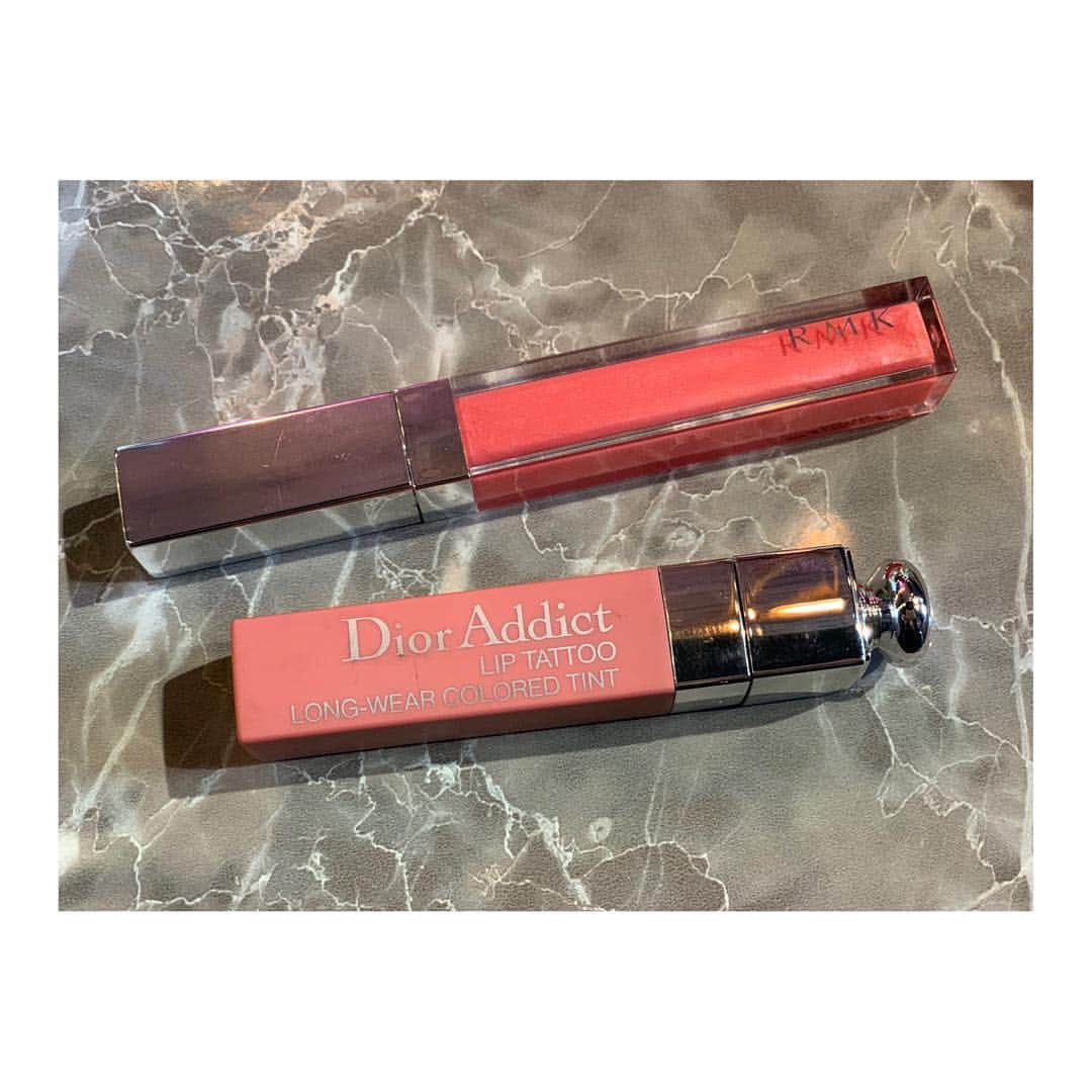 倉野尾成美さんのインスタグラム写真 - (倉野尾成美Instagram)「最近のメイク💄 ナチュラルなメイクにハマってます。 🐒アイブロウ  ケイトデザイニングアイブロウ3D 🐒アイシャドウ  CANMAKEパーフェクトマルチアイズ01 RMKインジーニアスパウダーアイズN 16 メタリックピンク 🐒ペンシルアイライナー ラブライナー(ブラウン) 🐒マスカラ ディーアップウルトラファイバーマスカラ 🐒ビューラー ANNA SUI 🐒チーク セザンヌナチュラルチークN 01 🐒リップ Dior アディクトリップティント351 or RMK リップジェリーグロス05シャイニーピンク  ファンデーションとかハイライトとか下地系とか… 写真にないものもありますが、ポイントメイクはこんなかんじです💄 ライブだとちょっと変わったりします👀 #プチプラメイク」1月25日 19時31分 - noochan_1108