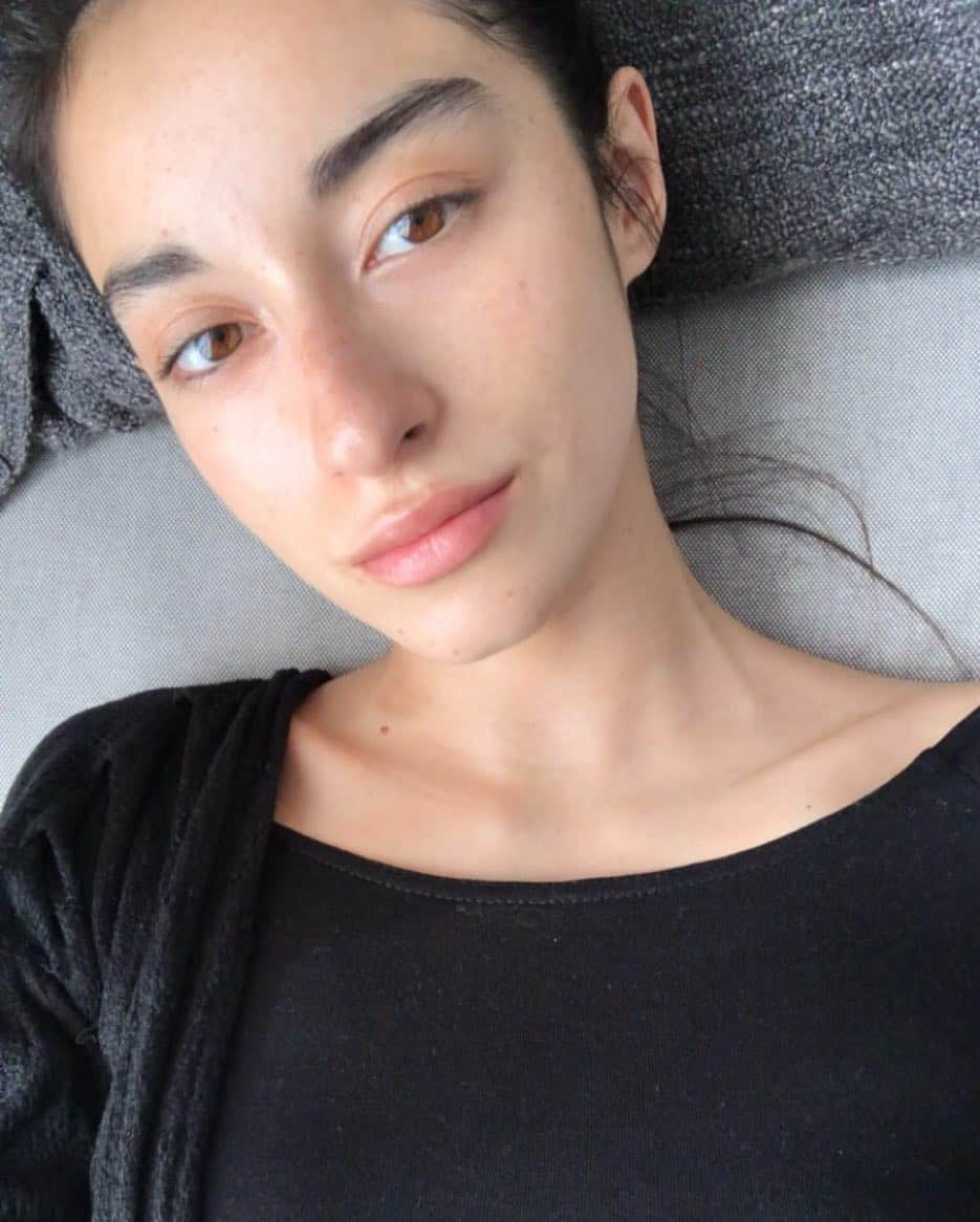 国木田彩良さんのインスタグラム写真 - (国木田彩良Instagram)「Letting the sunshine in ☀️ no makeup no filter just love and self acceptance 💓 輝いてください。 お化粧もなしで、フィルターもかけないで。 ただ、愛と自分のそのままを受け入れることで。」1月25日 19時43分 - saiknd