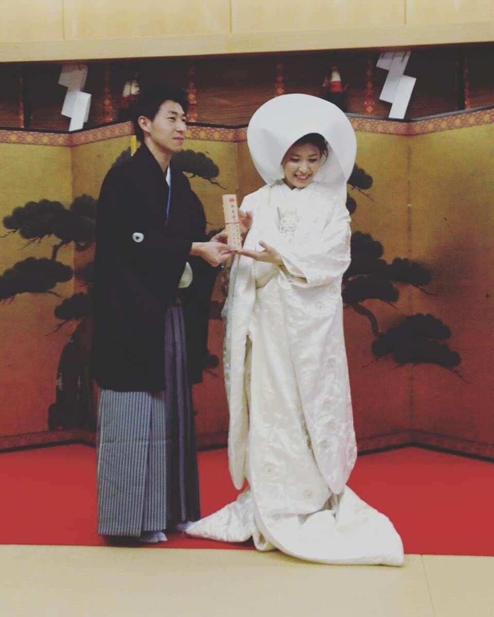 松島由希のインスタグラム：「1月21日は結婚記念日！  7周年を迎えました～☺️ 毎年言ってるけど感謝の気持ちを忘れずに。  #結婚記念日 #7周年 #7年前 #24歳 #若かった」