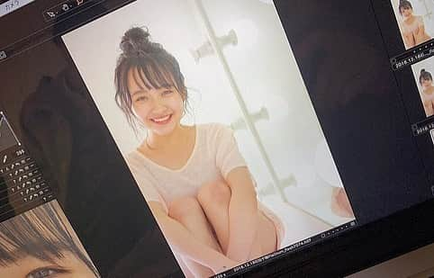 石田千穂さんのインスタグラム写真 - (石田千穂Instagram)「☼ 今日発売のプラチナフラッシュVol.8さんで ソログラビアをさせていただきました ！ ． 石田と浅草デートをできるそうな 🤭♡‬ ． 撮影すごくずこく楽しかったです ！！ 花やしき初めてだったけん嬉しかった ☺︎ 1人で鳥の乗り物に乗るのはちょっと緊張しましたね 、笑 ． ． 実は広島は発売日から何日か遅れてお店に並ぶけん 石田まだ見れてないです …！ ソワソワ〜 、わくわく ！！ ． 皆さまぜひよろしくお願いします ！ 浅草デートしましょう ´`* ． #プラチナフラッシュ さん #浅草 #デート #花やしき #スカイツリー #金のなにか #お団子 #stu48 #石田千穂」1月25日 20時38分 - chiho_ishida