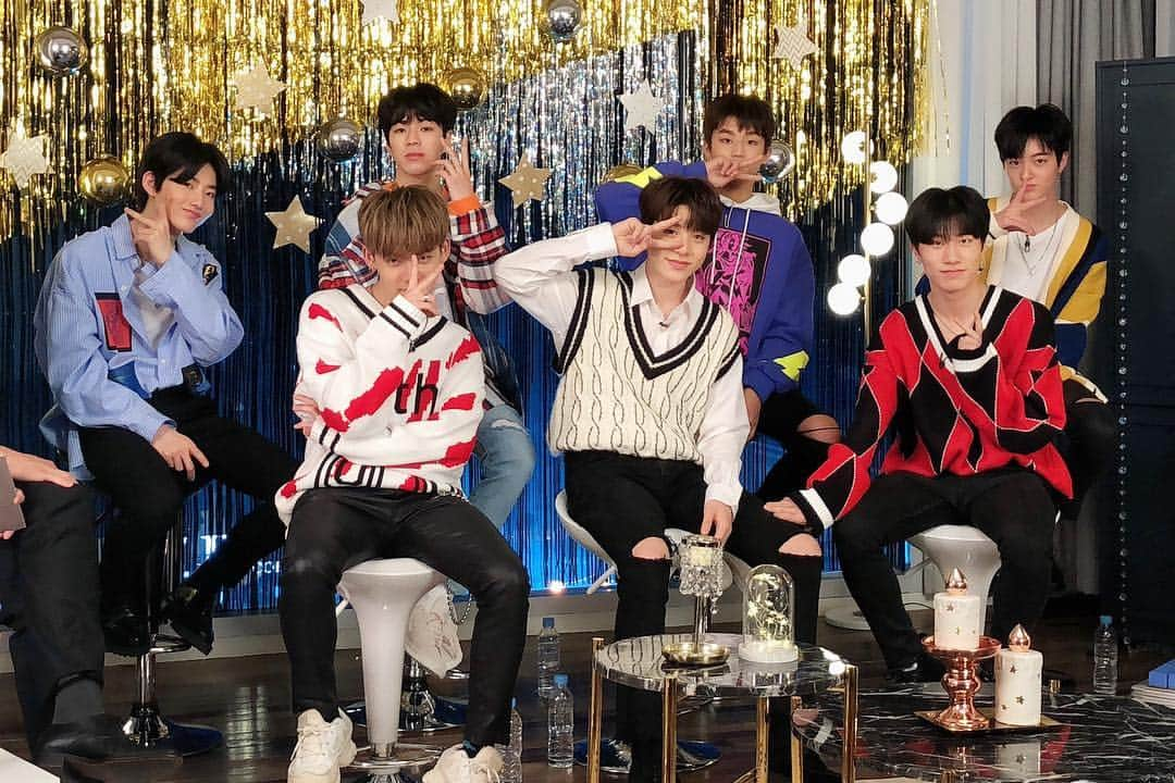 YGのインスタグラム：「FINAL TREASURE SPECIAL LIVE가 잠시 후 9시 V LIVE에서 진행됩니다✨ 7인의 첫 라이브 함께 해주세요 👉🏻https://www.vlive.tv/video/110356 ⠀⠀⠀⠀⠀⠀⠀⠀⠀⠀⠀⠀⠀⠀⠀⠀⠀ #YG보석함 #YG_TREASURE_BOX #보석함 #FINAL_TREASURE #하루토 #방예담 #소정환 #김준규 #박정우 #윤재혁 #최현석 #YG」